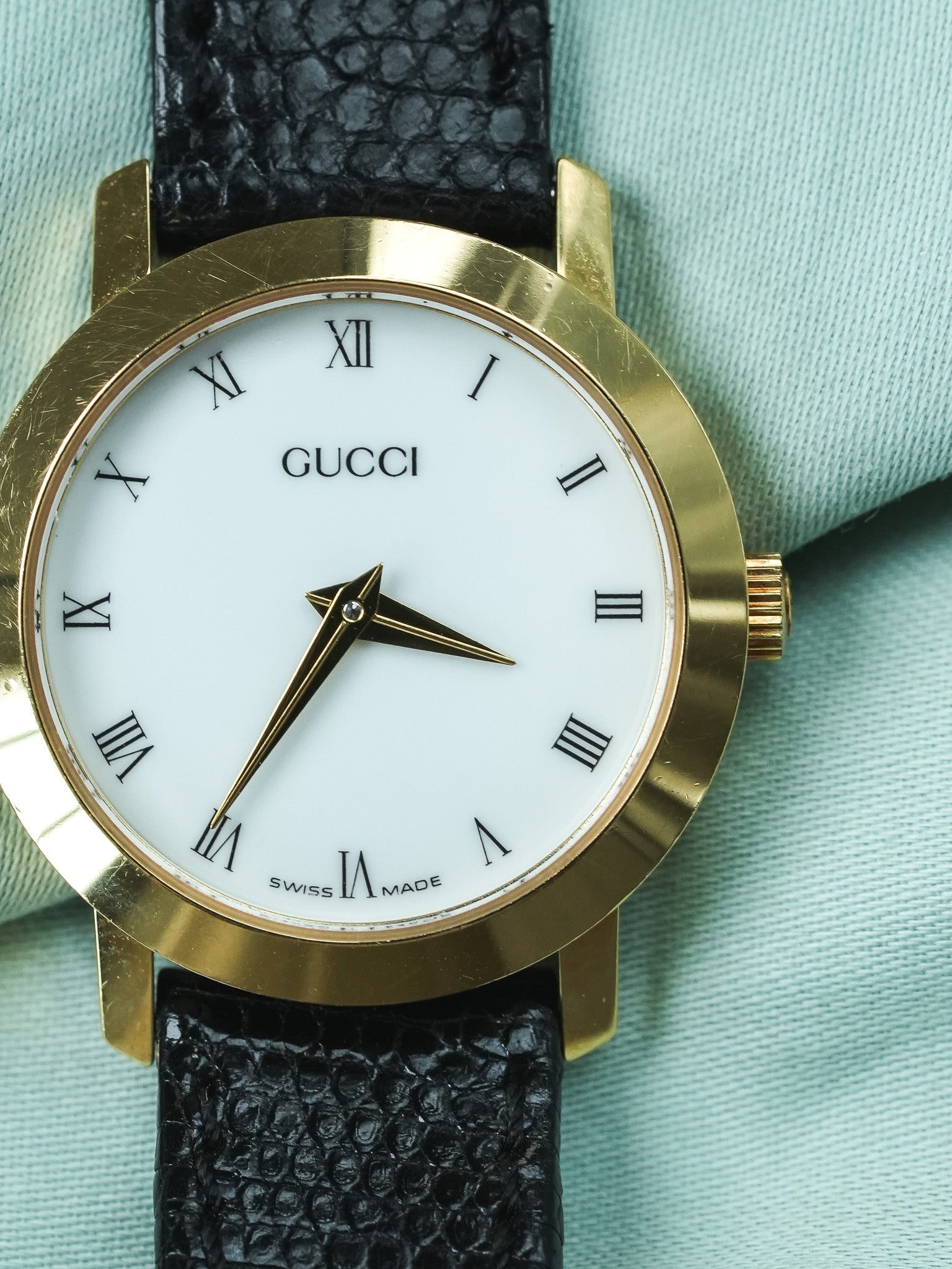 Vintage Gucci Black Dial Steel Watch 2000 | Atelier Victor display picture 3