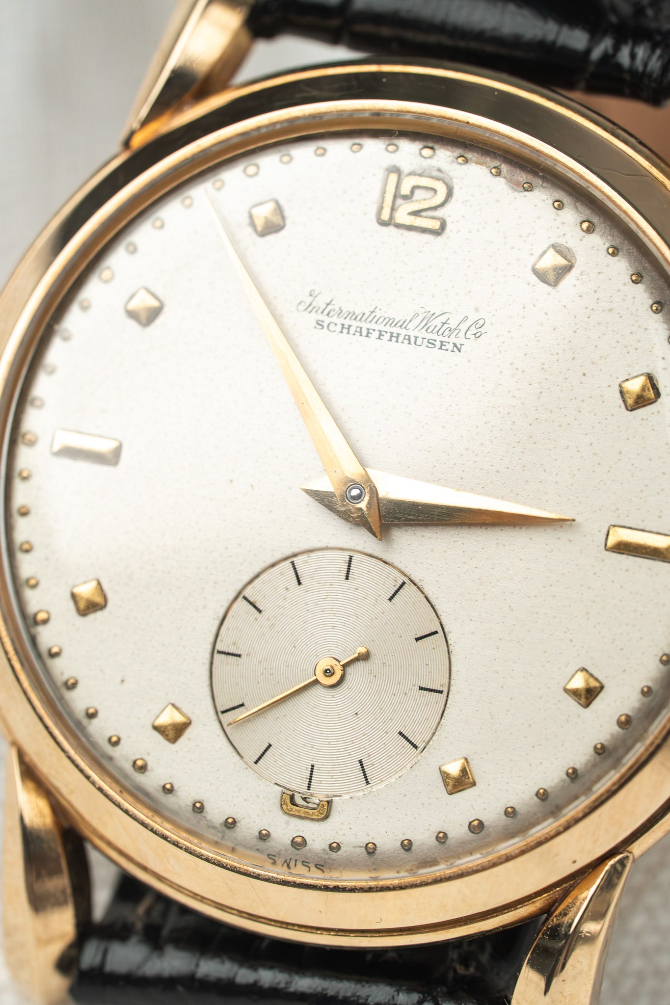 Montre IWC Schaffhausen Calatrava Vintage - Or Jaune 18k 36mm (1946-1948) - Atelier Victor