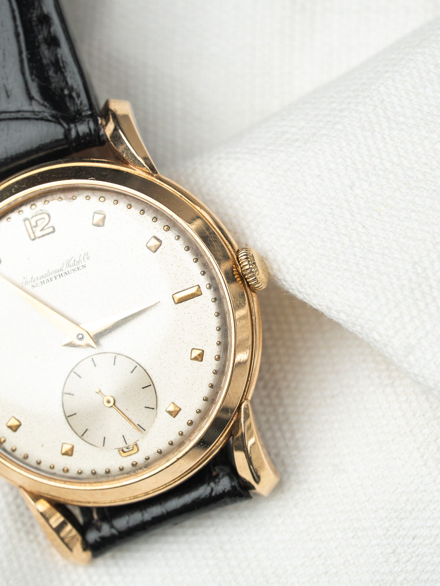 Montre IWC Schaffhausen Calatrava Vintage - Or Jaune 18k 36mm (1946-1948) - Atelier Victor