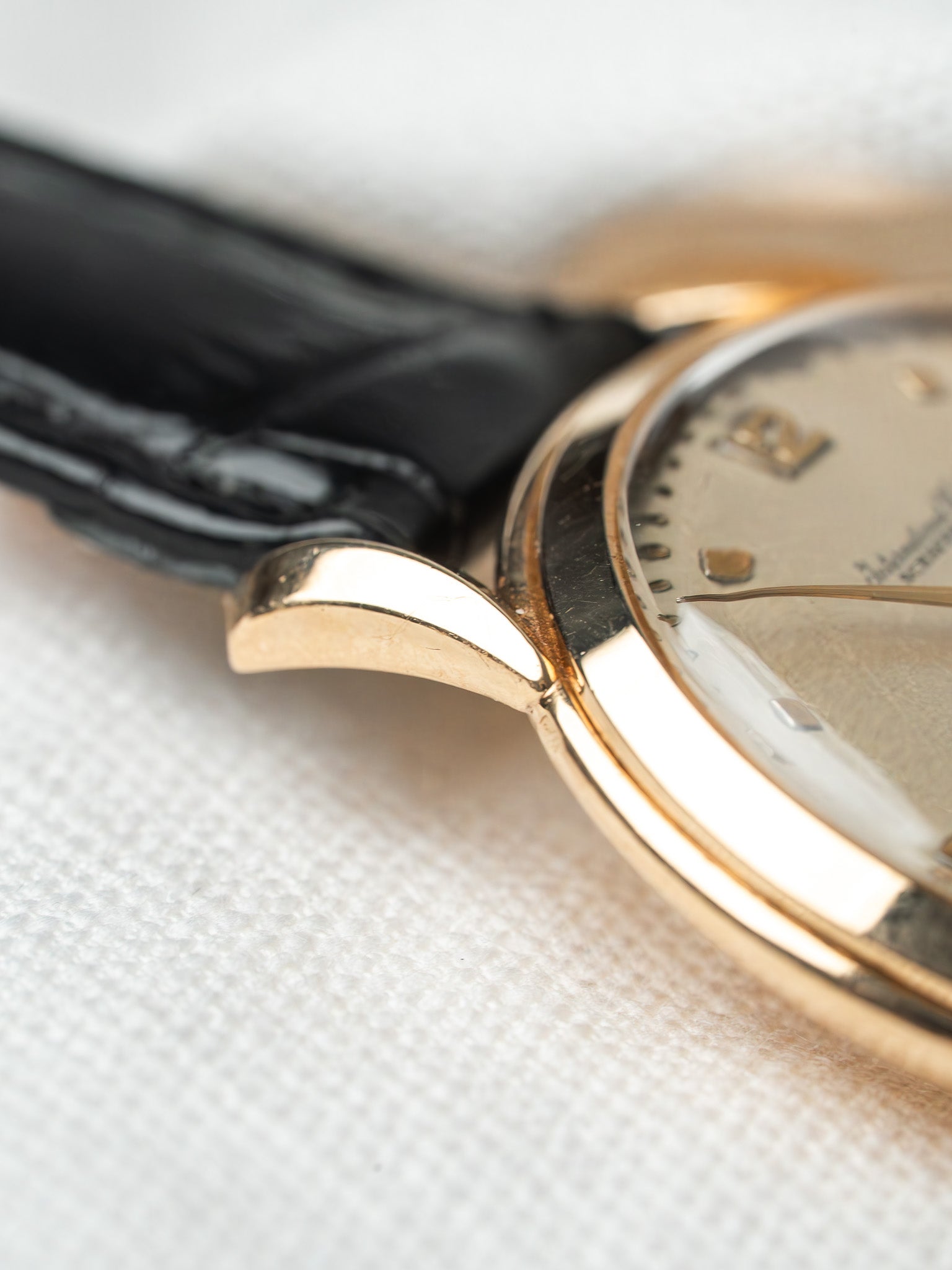 Montre IWC Schaffhausen Calatrava Vintage - Or Jaune 18k 36mm (1946-1948) - Atelier Victor