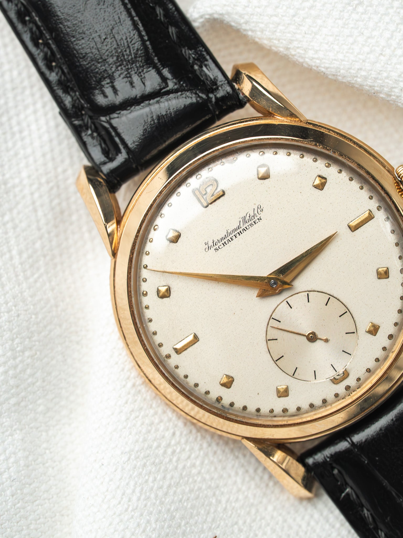 Montre IWC Schaffhausen Calatrava Vintage - Or Jaune 18k 36mm (1946-1948) - Atelier Victor