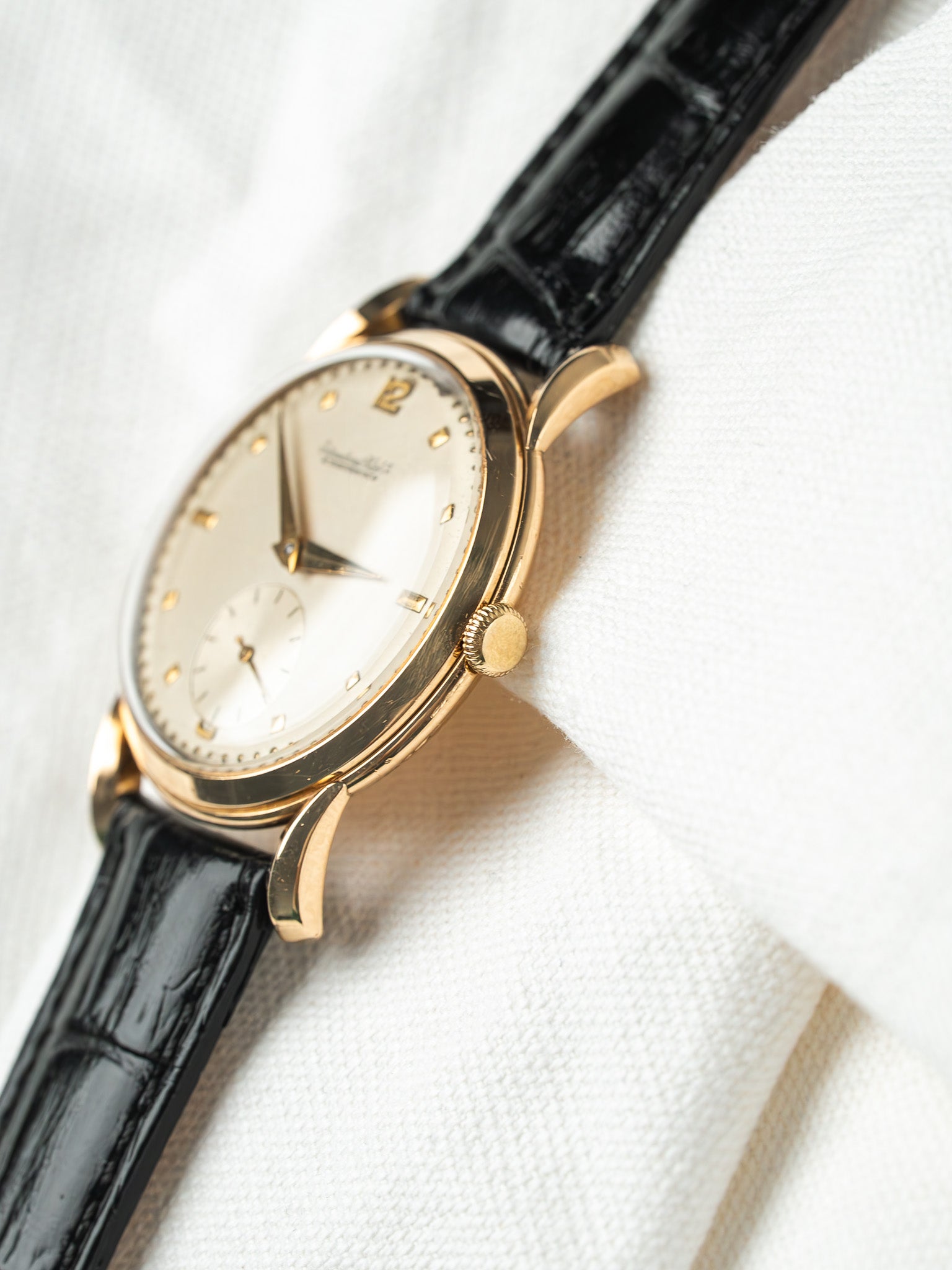 Montre IWC Schaffhausen Calatrava Vintage - Or Jaune 18k 36mm (1946-1948) - Atelier Victor