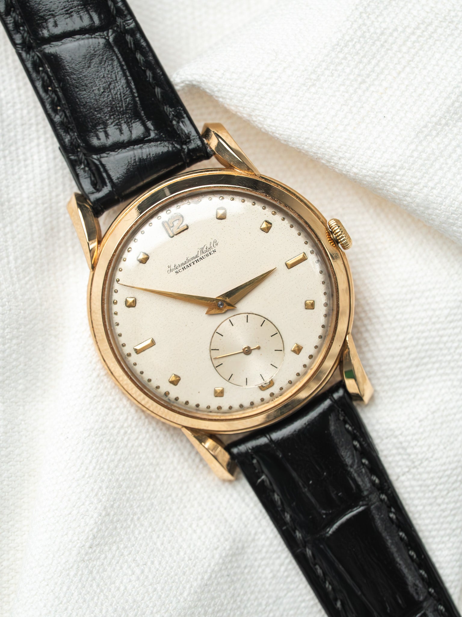 Montre IWC Schaffhausen Calatrava Vintage - Or Jaune 18k 36mm (1946-1948) - Atelier Victor