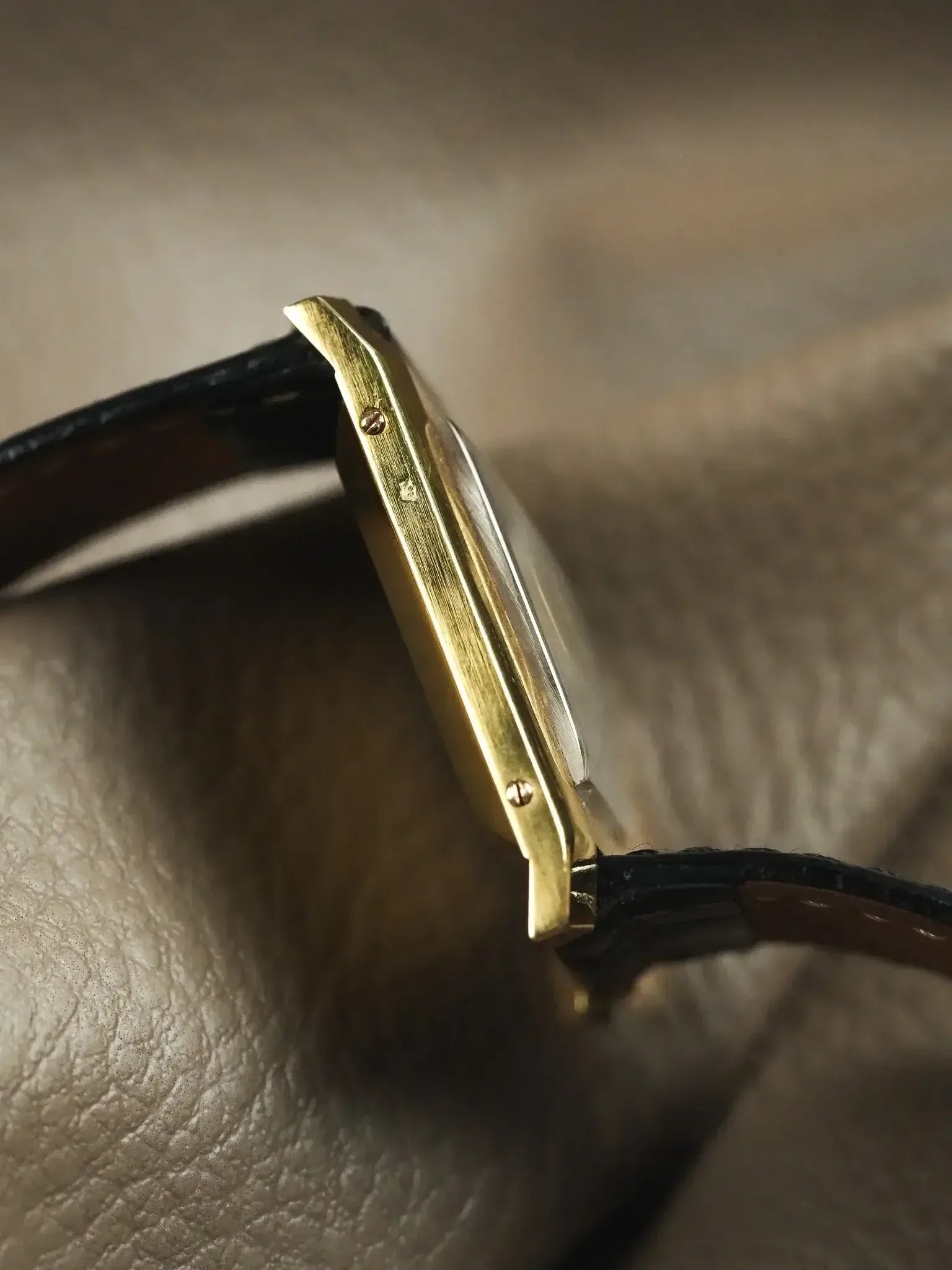 Montre Jaeger-LeCoultre Tank Vintage - 26mm Or 18K (1968) - Atelier Victor