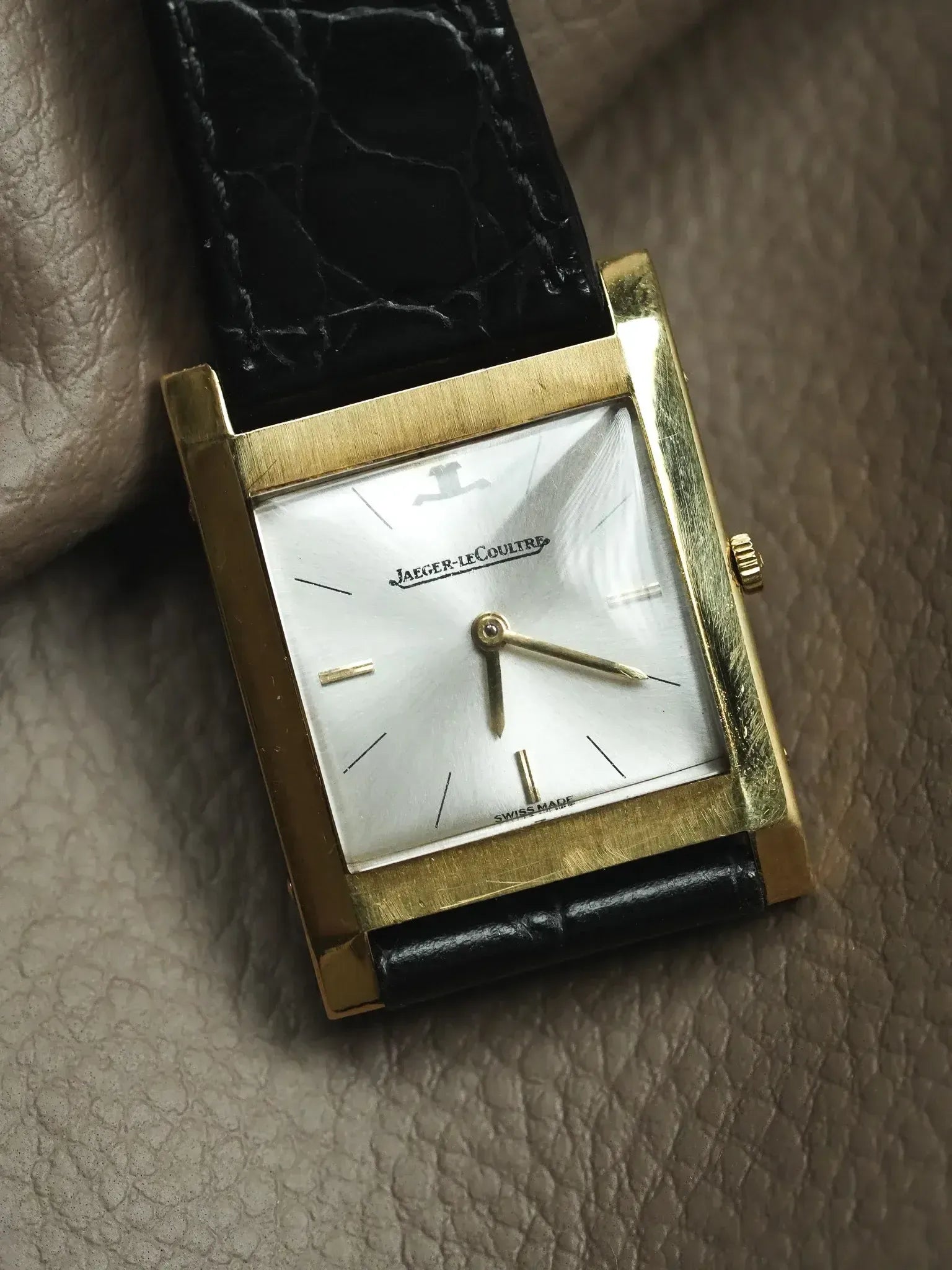 Jaeger-LeCoultre Tank Vintage Watch - 26mm 18K Gold (1968 