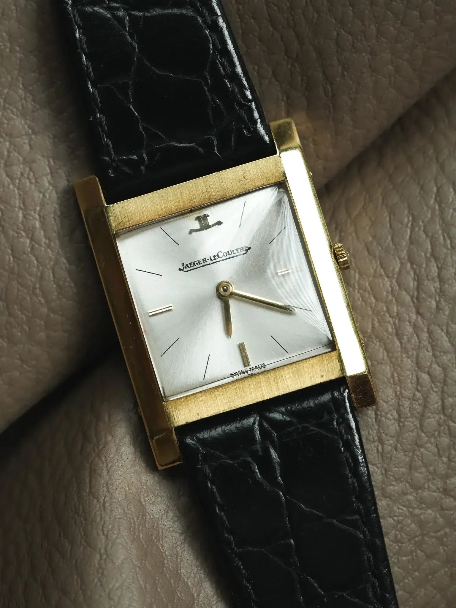 Montre Jaeger-LeCoultre Tank Vintage - 26mm Or 18K (1968) - Atelier Victor