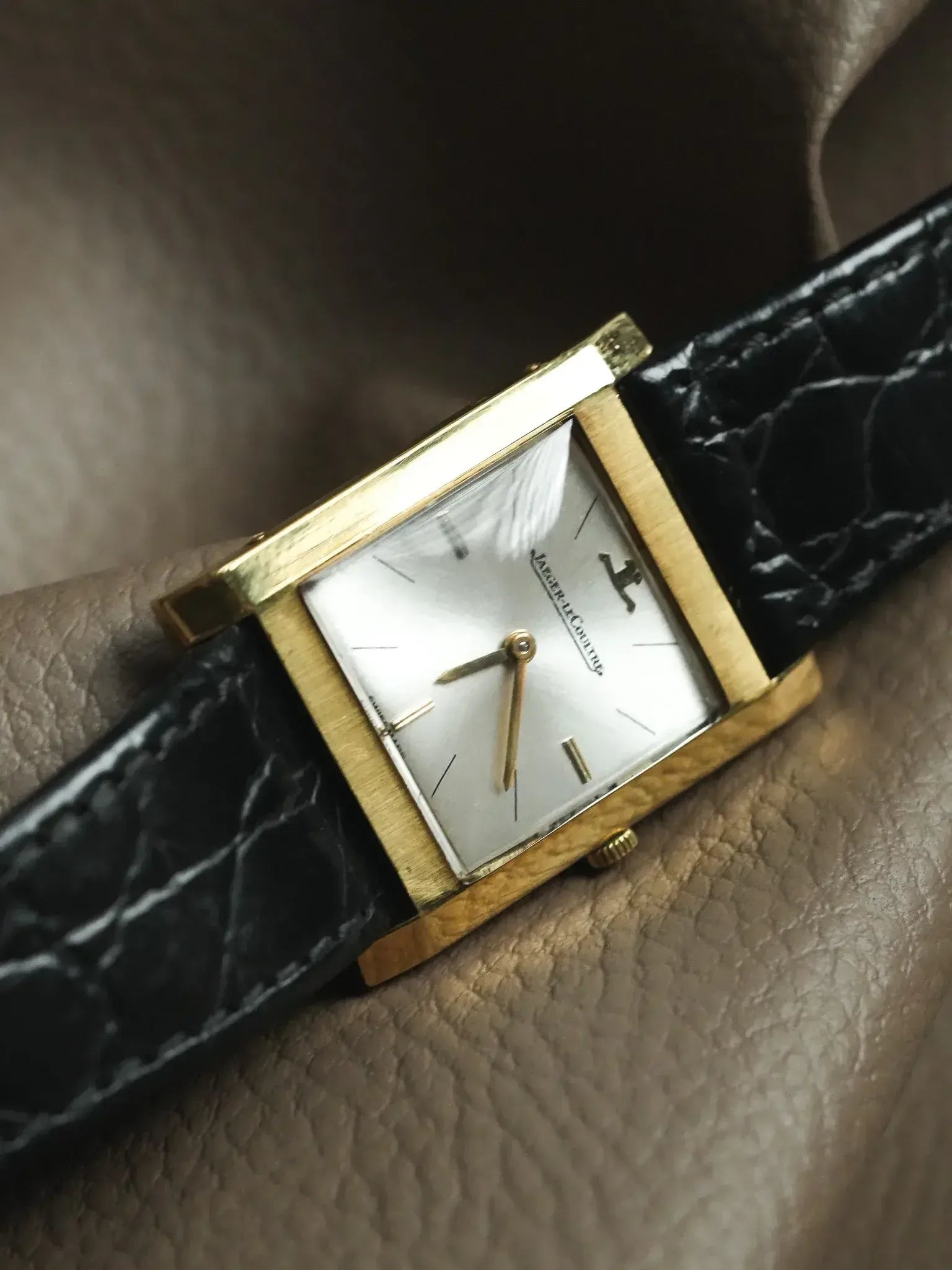 Montre Jaeger-LeCoultre Tank Vintage - 26mm Or 18K (1968) - Atelier Victor