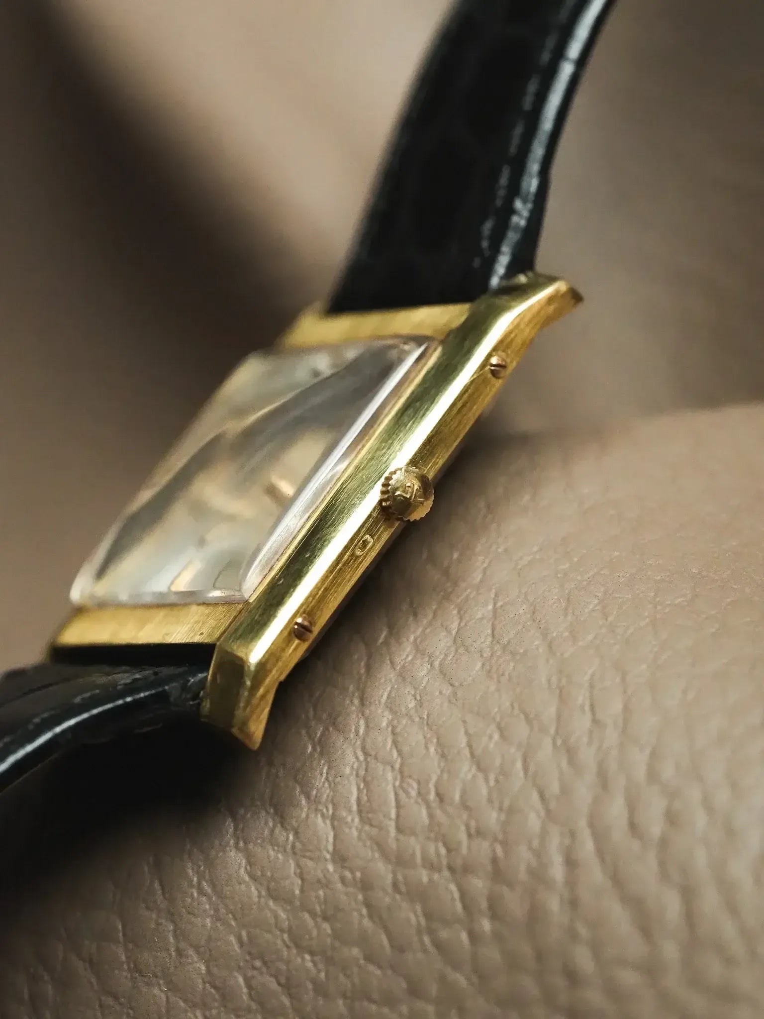 Montre Jaeger-LeCoultre Tank Vintage - 26mm Or 18K (1968) - Atelier Victor