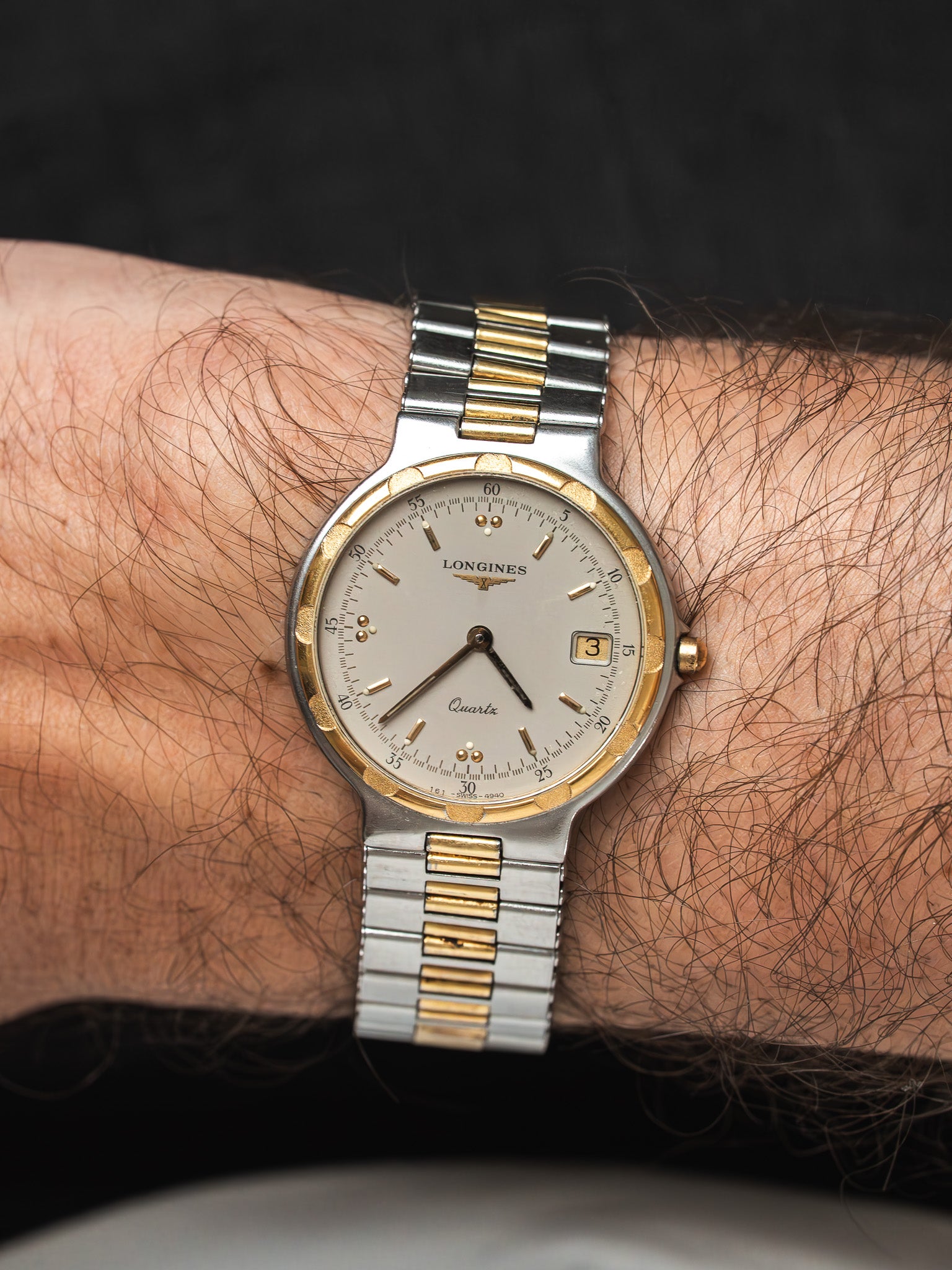 Longines Conquest 4940 双色腕表 — 凸纹表圈（1980s） 