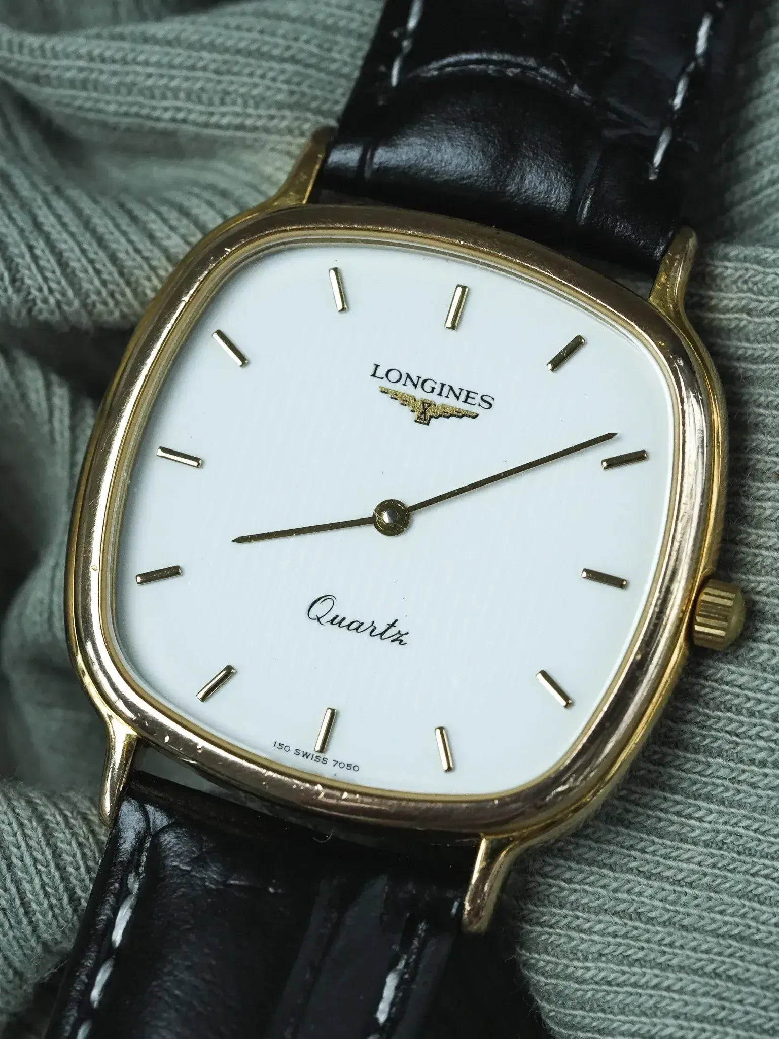 Montre Longines Vintage (1980s) - Tonneau Cadran Blanc Tapisse Plate plaqué or - Atelier Victor