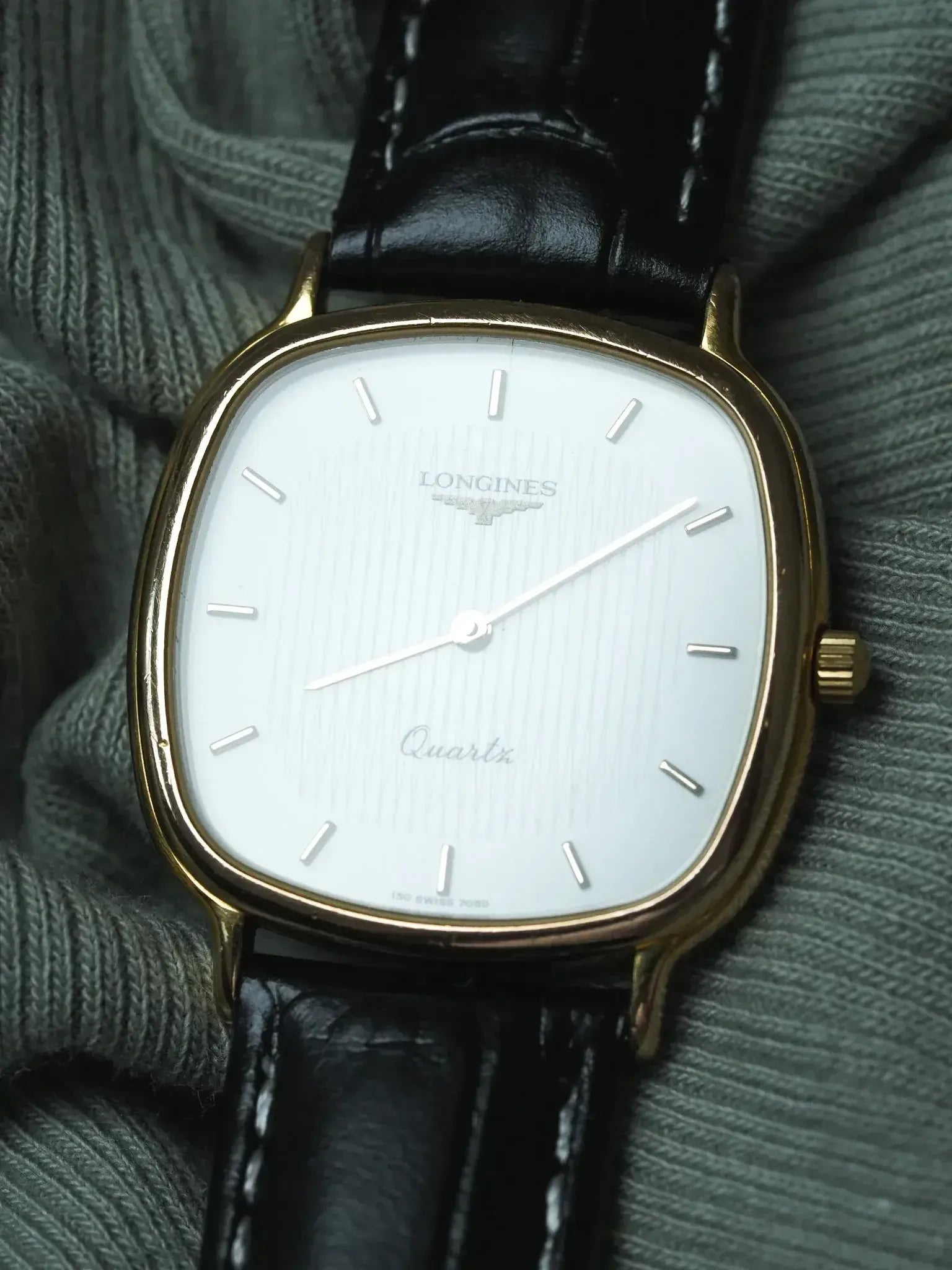 Montre Longines Vintage (1980s) - Tonneau Cadran Blanc Tapisse Plate plaqué or - Atelier Victor