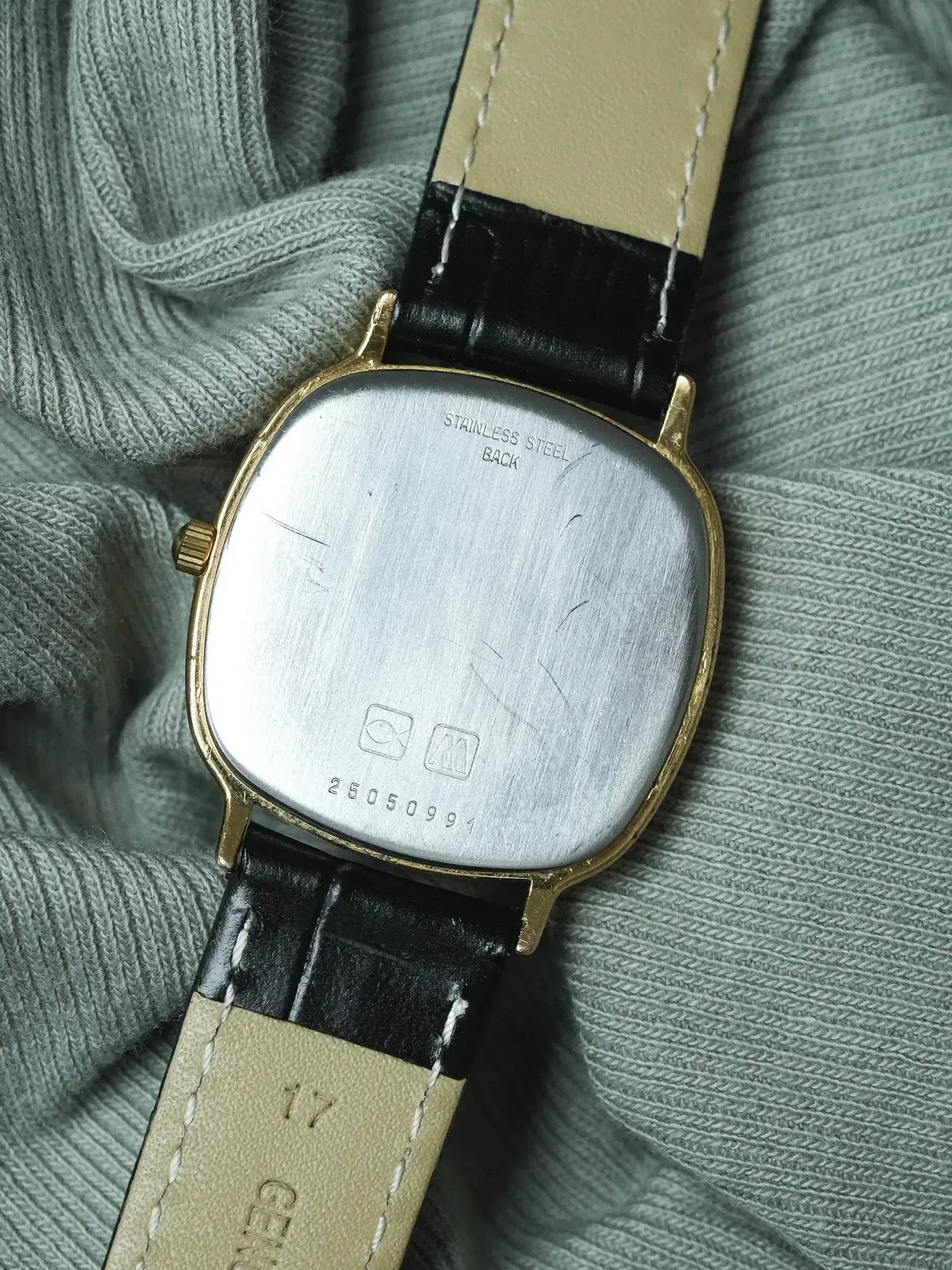 Montre Longines Vintage (1980s) - Tonneau Cadran Blanc Tapisse Plate plaqué or - Atelier Victor