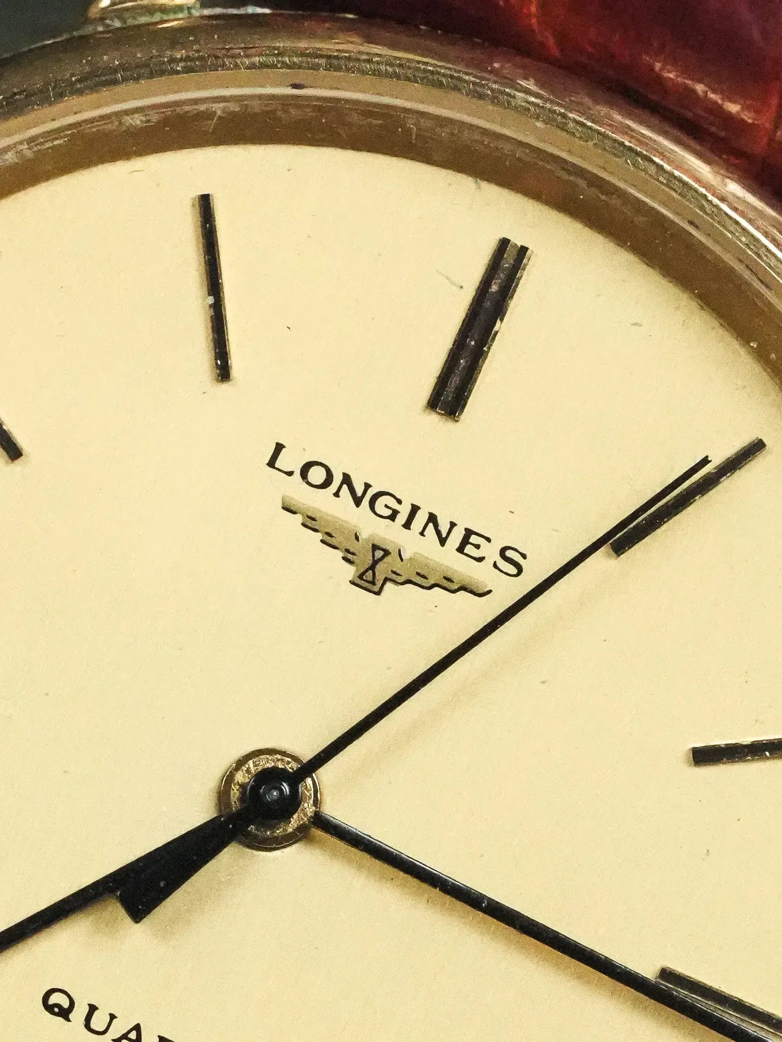 Montre Longines Vintage - Ronde Or Cabochon noir (Années 1970) - Atelier Victor