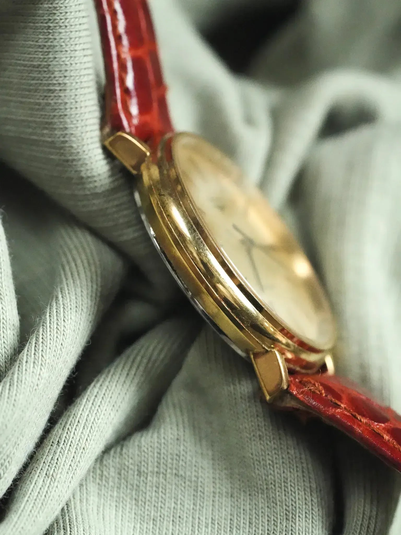 Montre Longines Vintage - Ronde Or Cabochon noir (Années 1970) - Atelier Victor