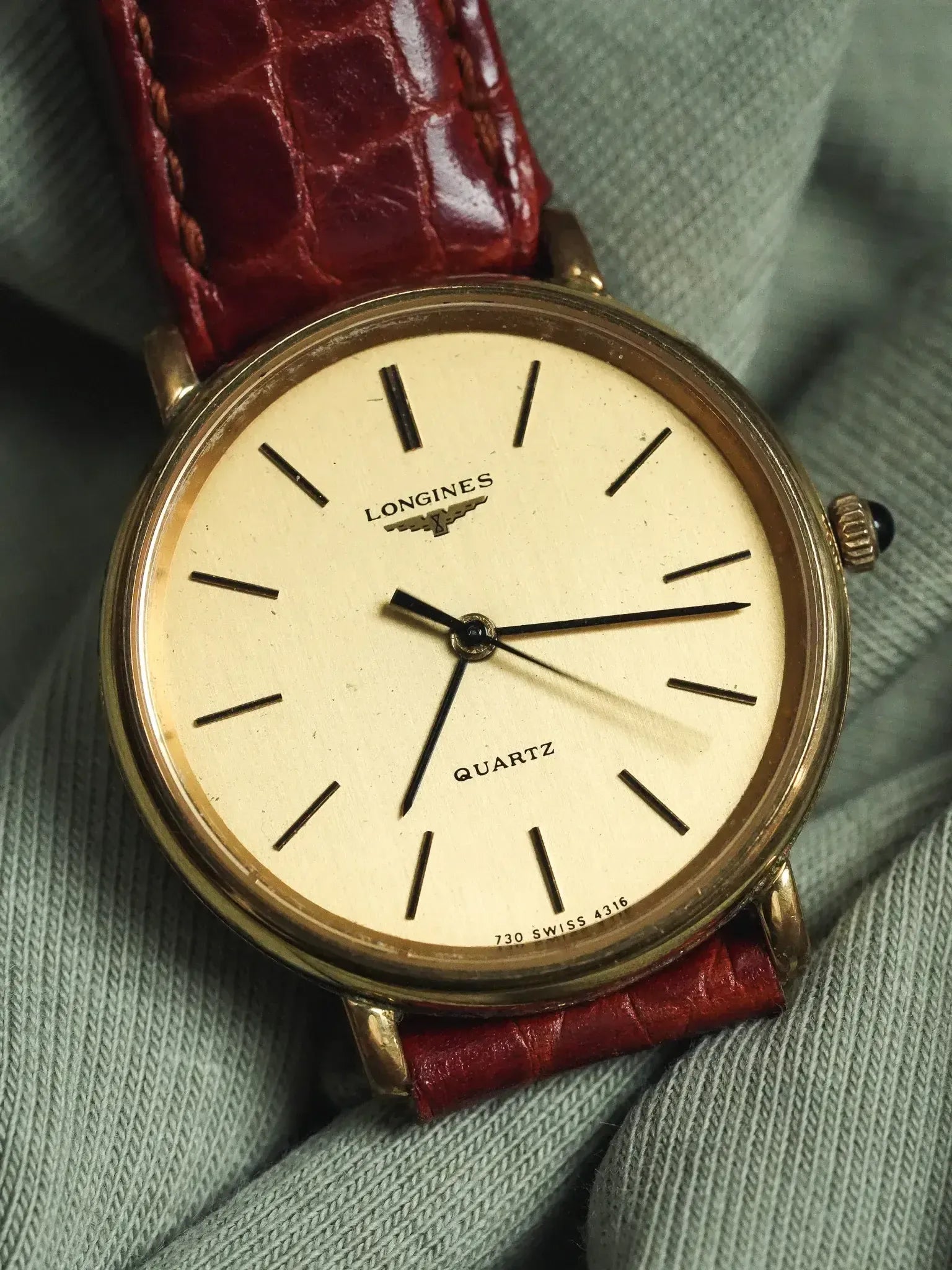 Montre Longines Vintage - Ronde Or Cabochon noir (Années 1970) - Atelier Victor
