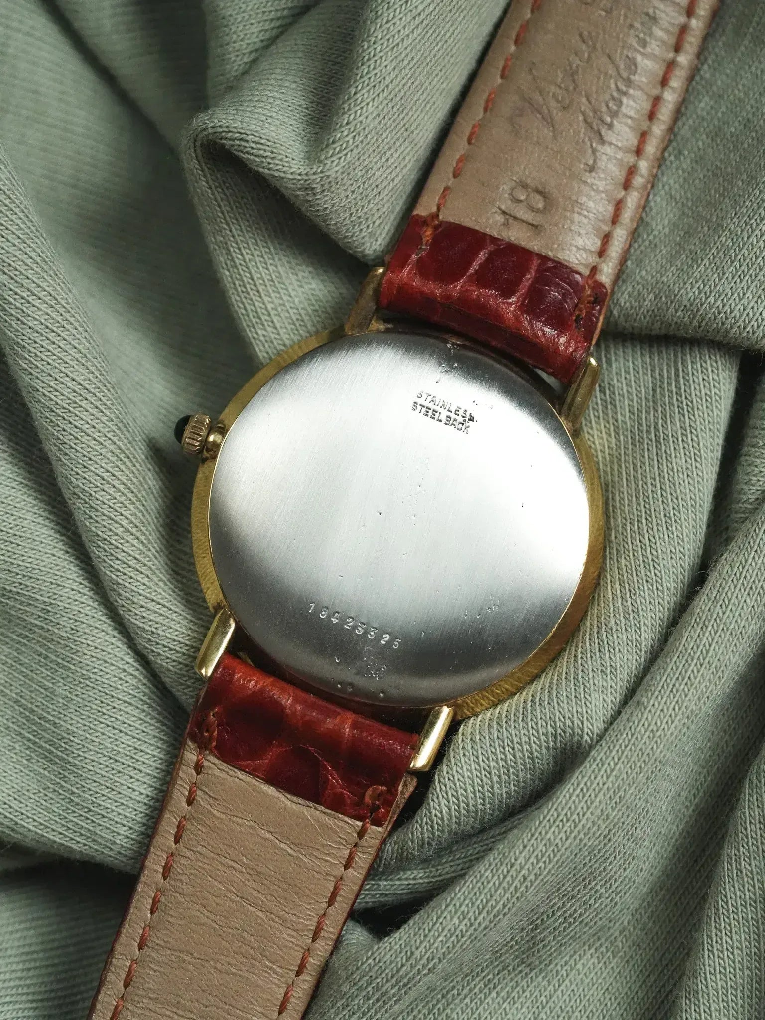 Montre Longines Vintage - Ronde Or Cabochon noir (Années 1970) - Atelier Victor
