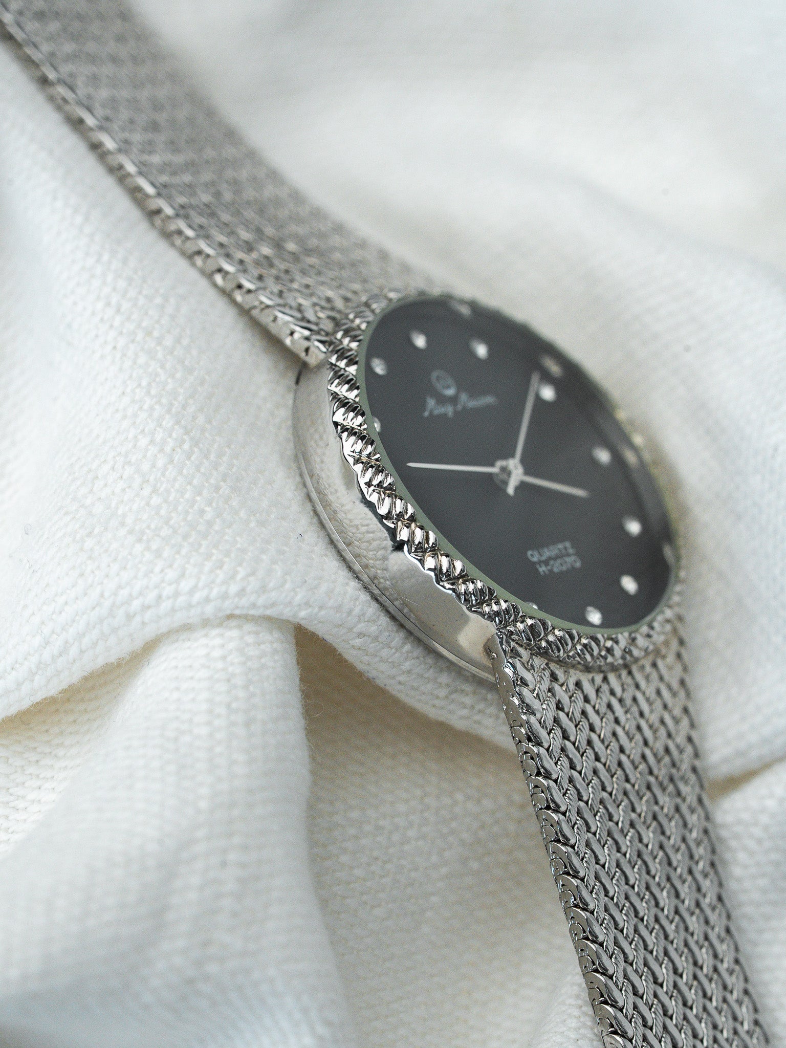 Montre Mavy Maison Vintage - Bracelet intégré Acier Noir (Années 1980) - Atelier Victor