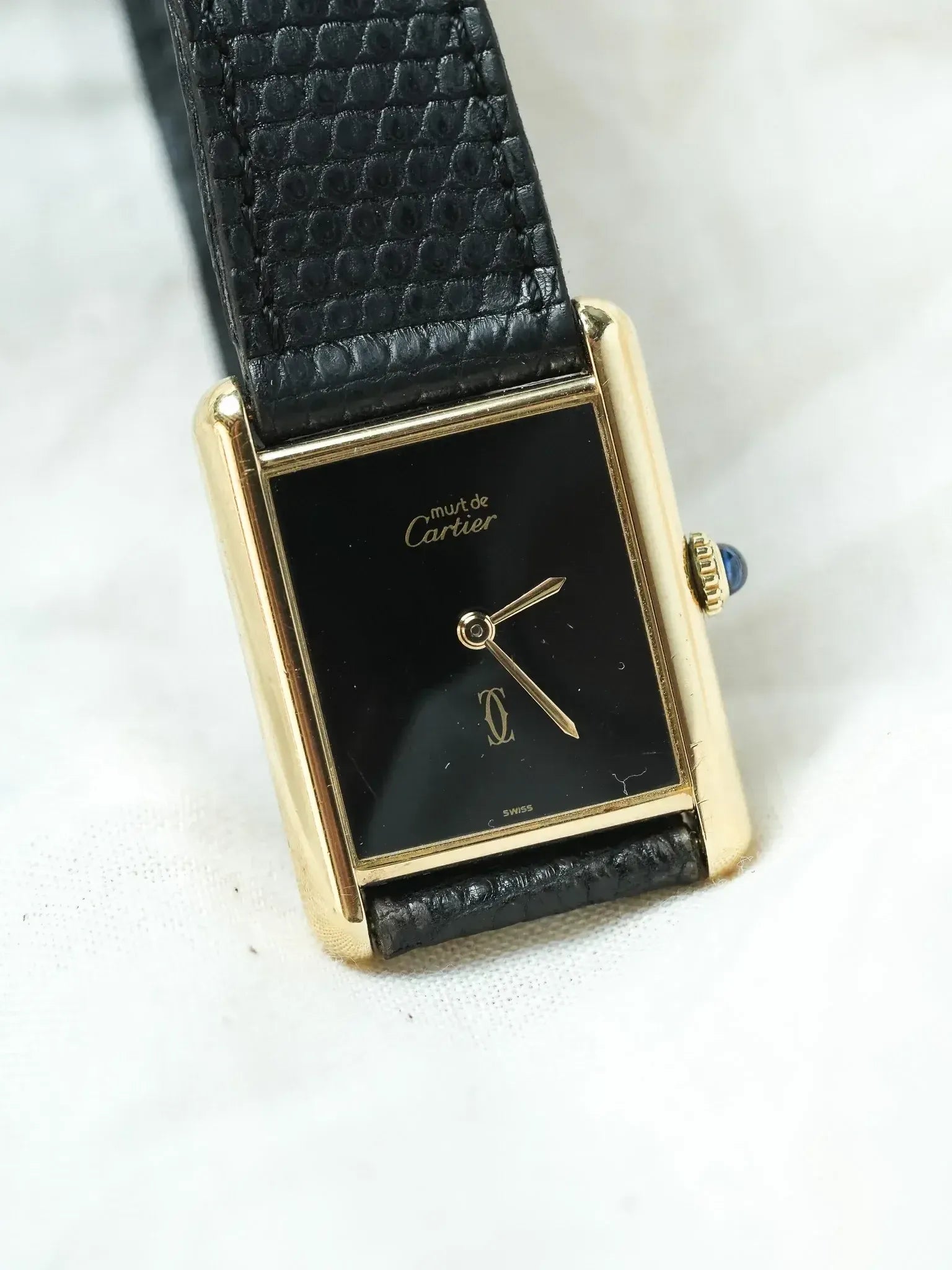 Montre Must de Cartier Tank Vintage - Vermeil Cadran Noir (Années 1980) - Atelier Victor