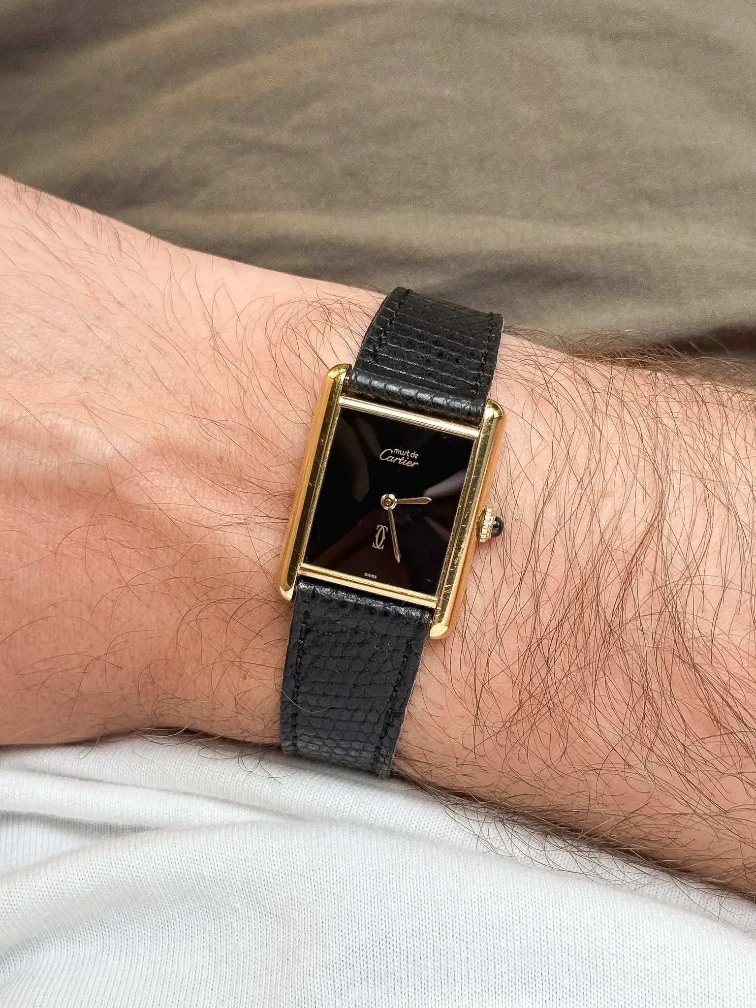 Montre Must de Cartier Tank Vintage - Vermeil Cadran Noir (Années 1980) - Atelier Victor