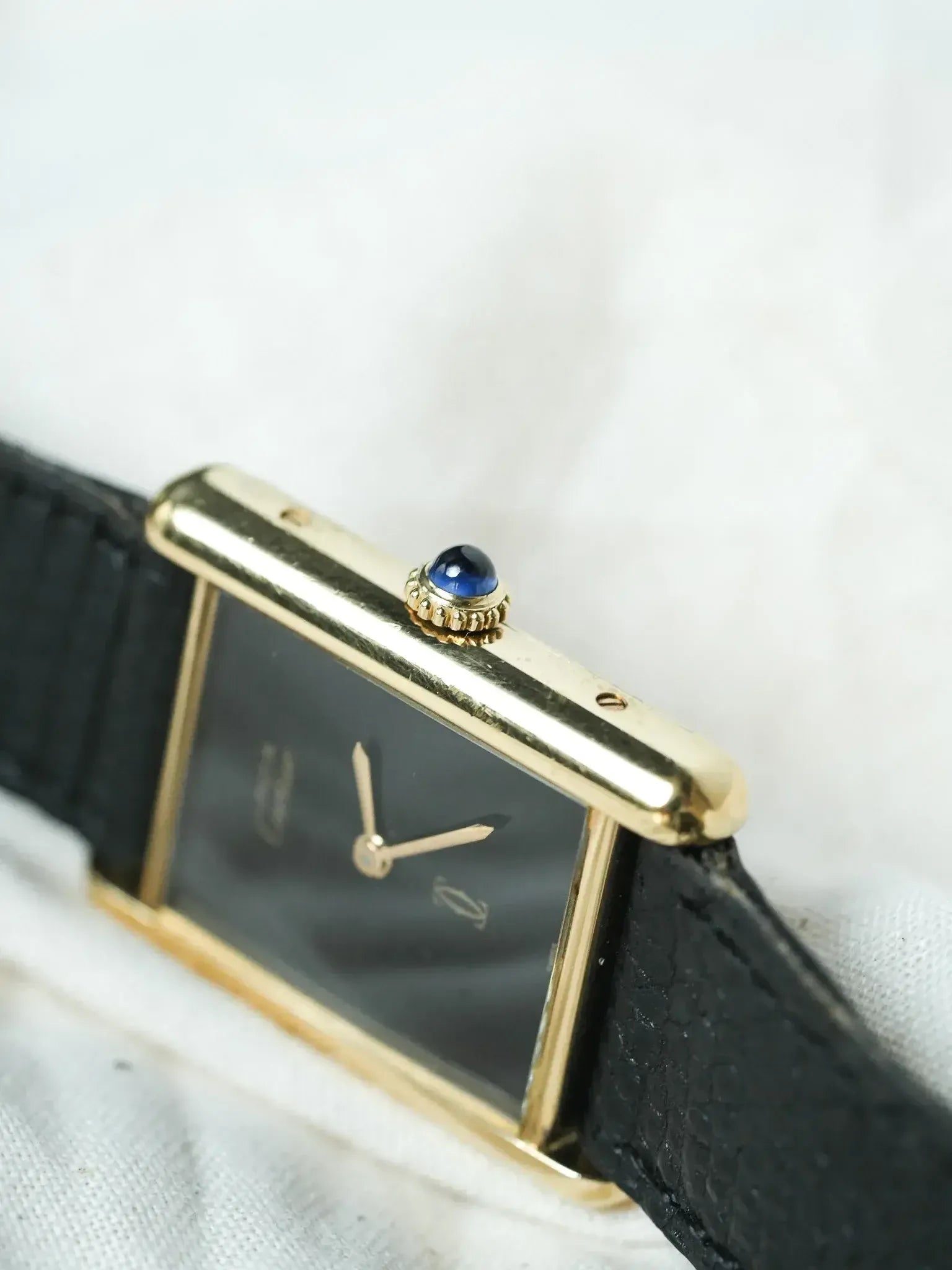 Montre Must de Cartier Tank Vintage - Vermeil Cadran Noir (Années 1980) - Atelier Victor