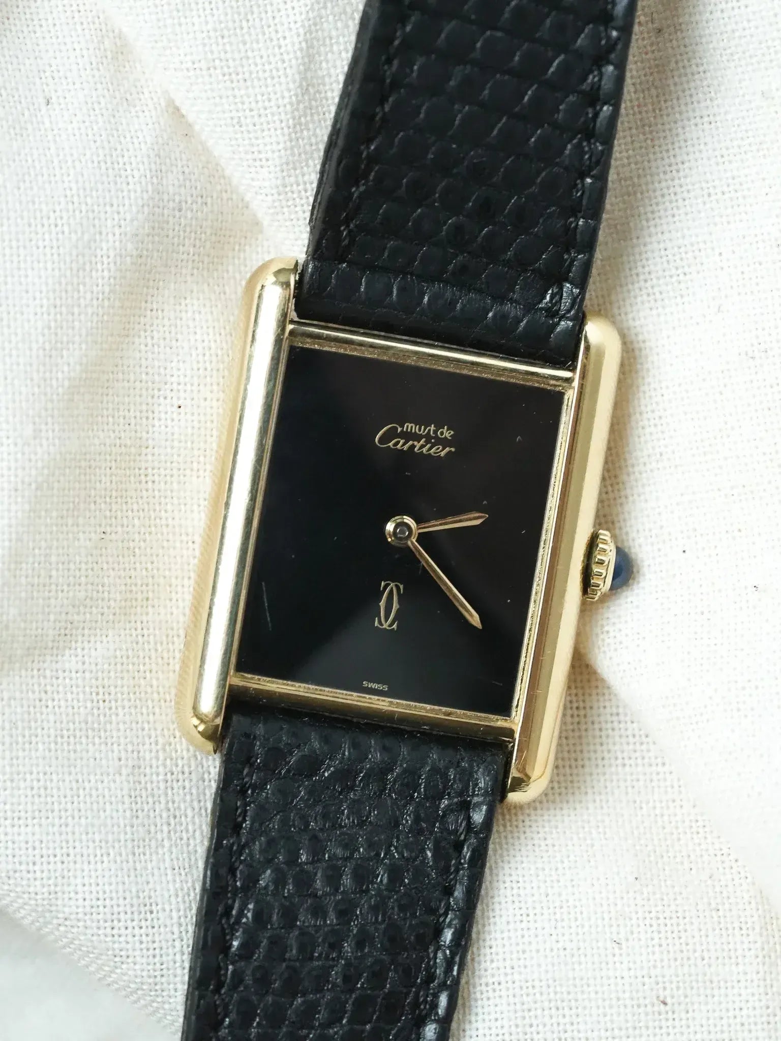 Montre Must de Cartier Tank Vintage - Vermeil Cadran Noir (Années 1980) - Atelier Victor