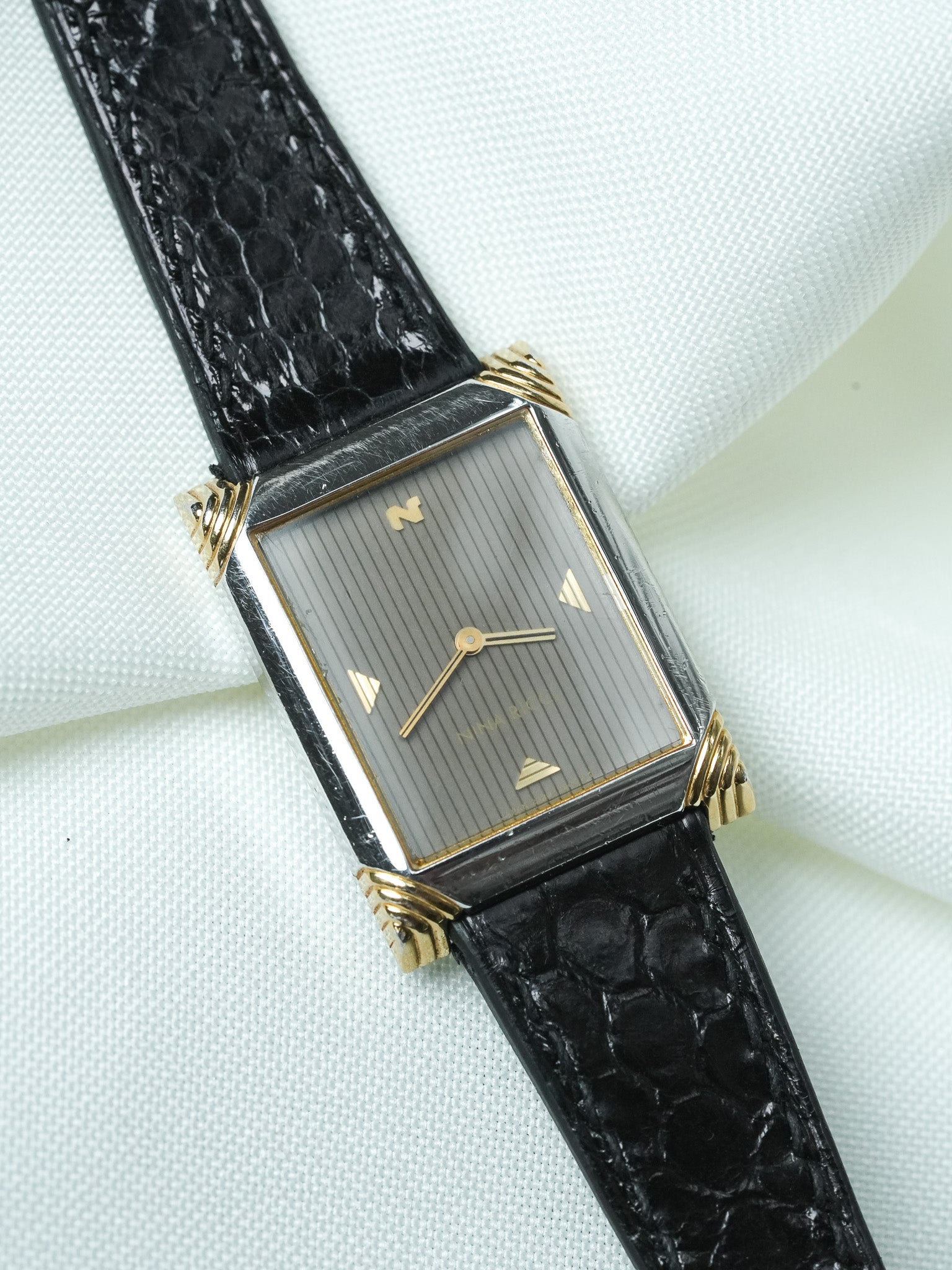 Montre Nina Ricci x Seiko Vintage - Mini Tank Spéciale Acier Or Tapisserie (1981) - Atelier Victor