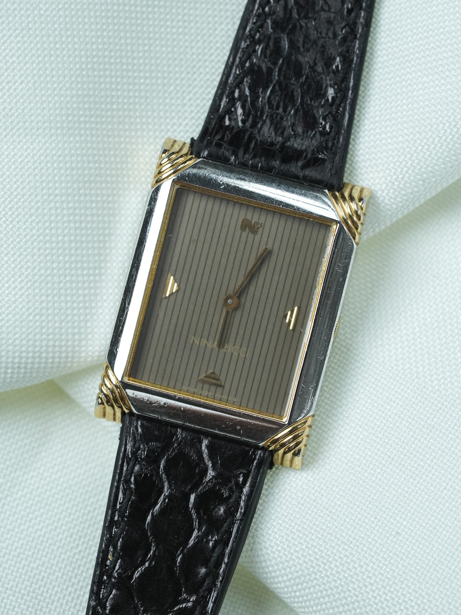 Montre Nina Ricci x Seiko Vintage - Mini Tank Spéciale Acier Or Tapisserie (1981) - Atelier Victor