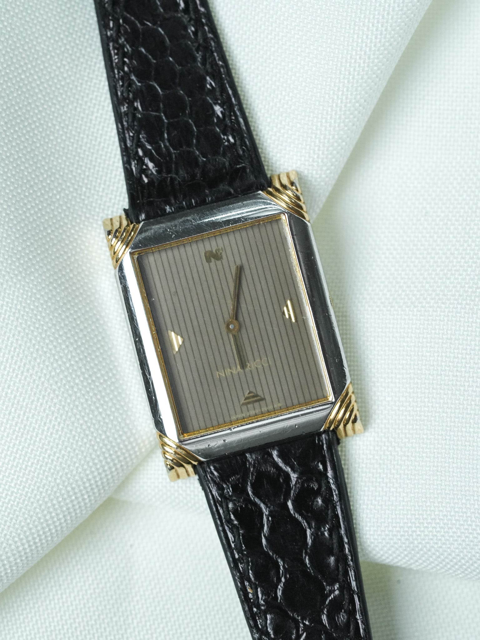 Montre Nina Ricci x Seiko Vintage - Mini Tank Spéciale Acier Or Tapisserie (1981) - Atelier Victor