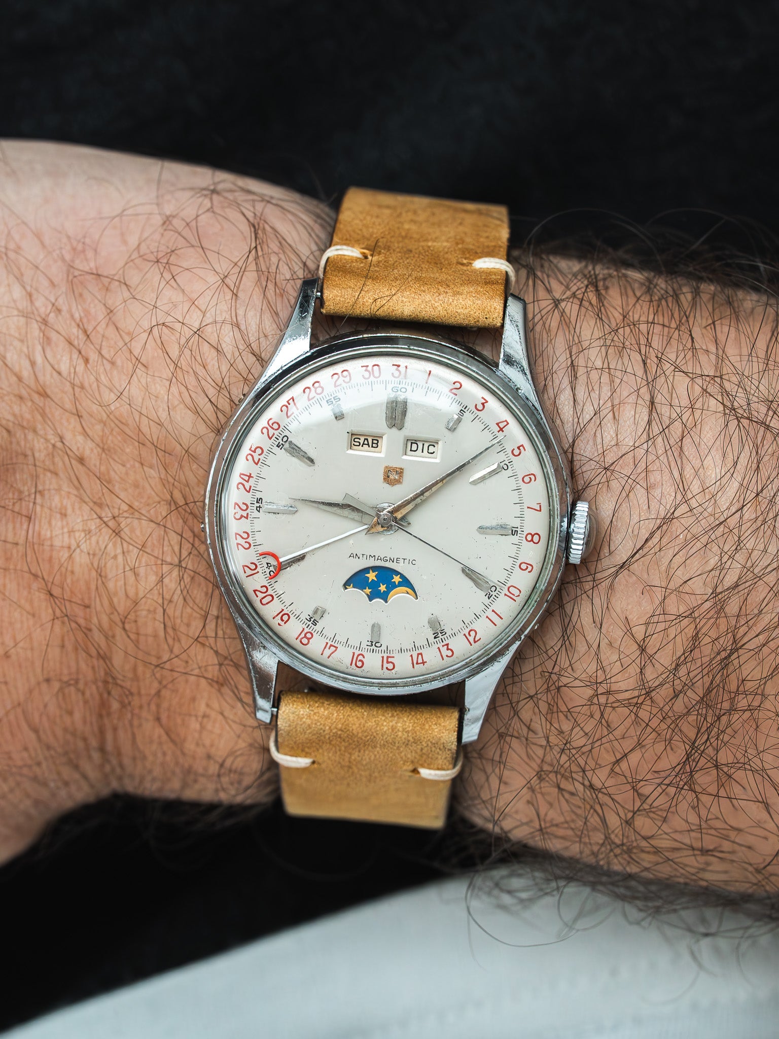 Montre Nobellux Triple Calendar Phase de Lune Vintage - 35mm Valjoux 90 (1950) - Atelier Victor