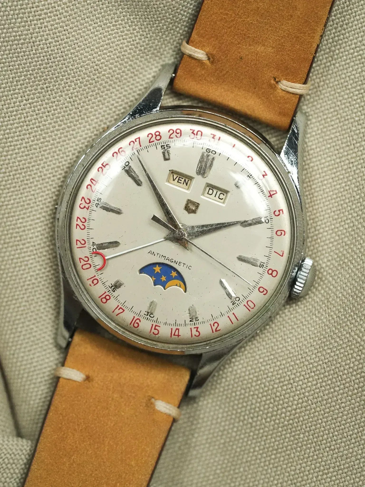 Montre Nobellux Triple Calendar Phase de Lune Vintage - 35mm Valjoux 90 (1950) - Atelier Victor