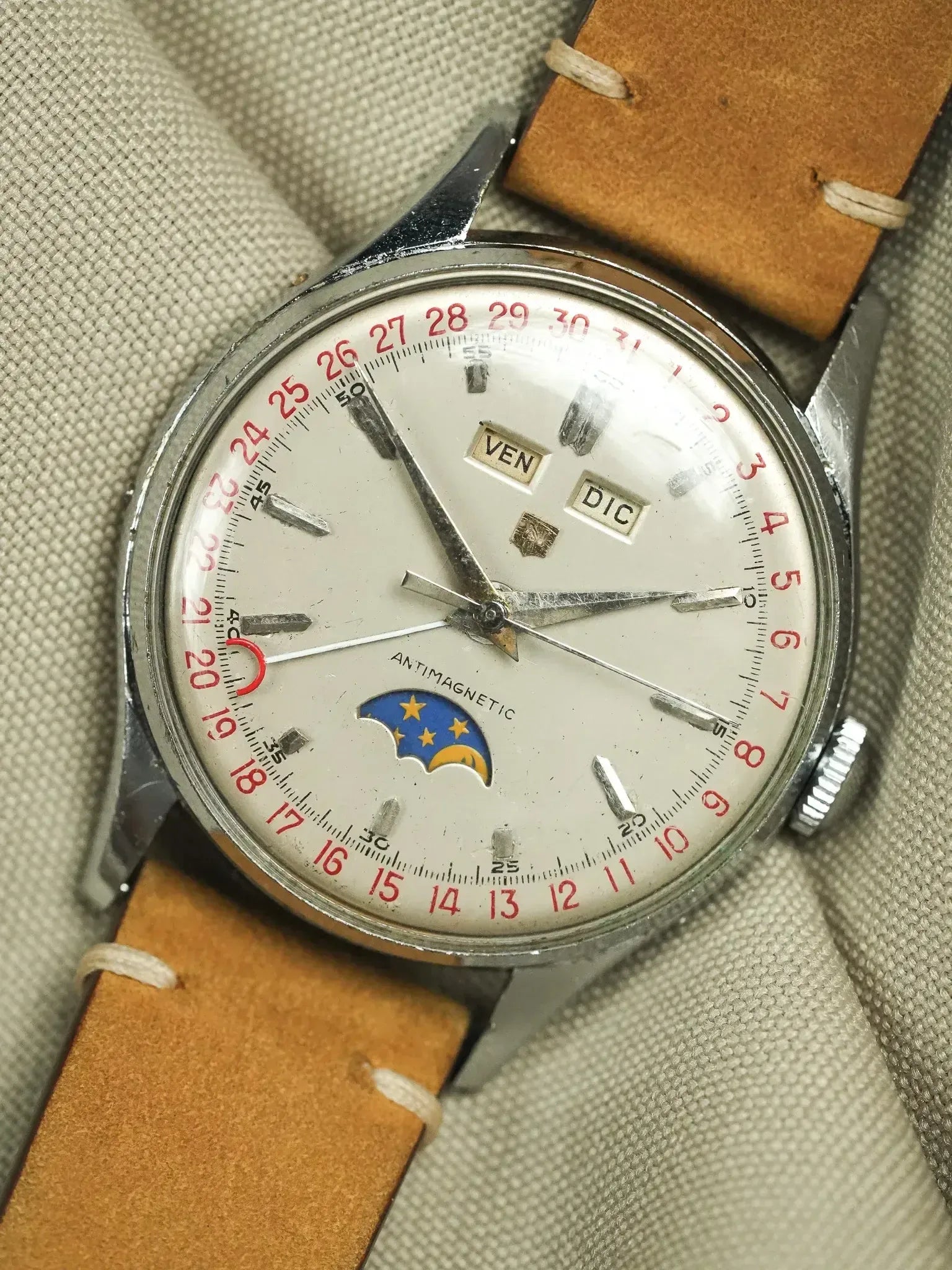 Montre Nobellux Triple Calendar Phase de Lune Vintage - 35mm Valjoux 90 (1950) - Atelier Victor