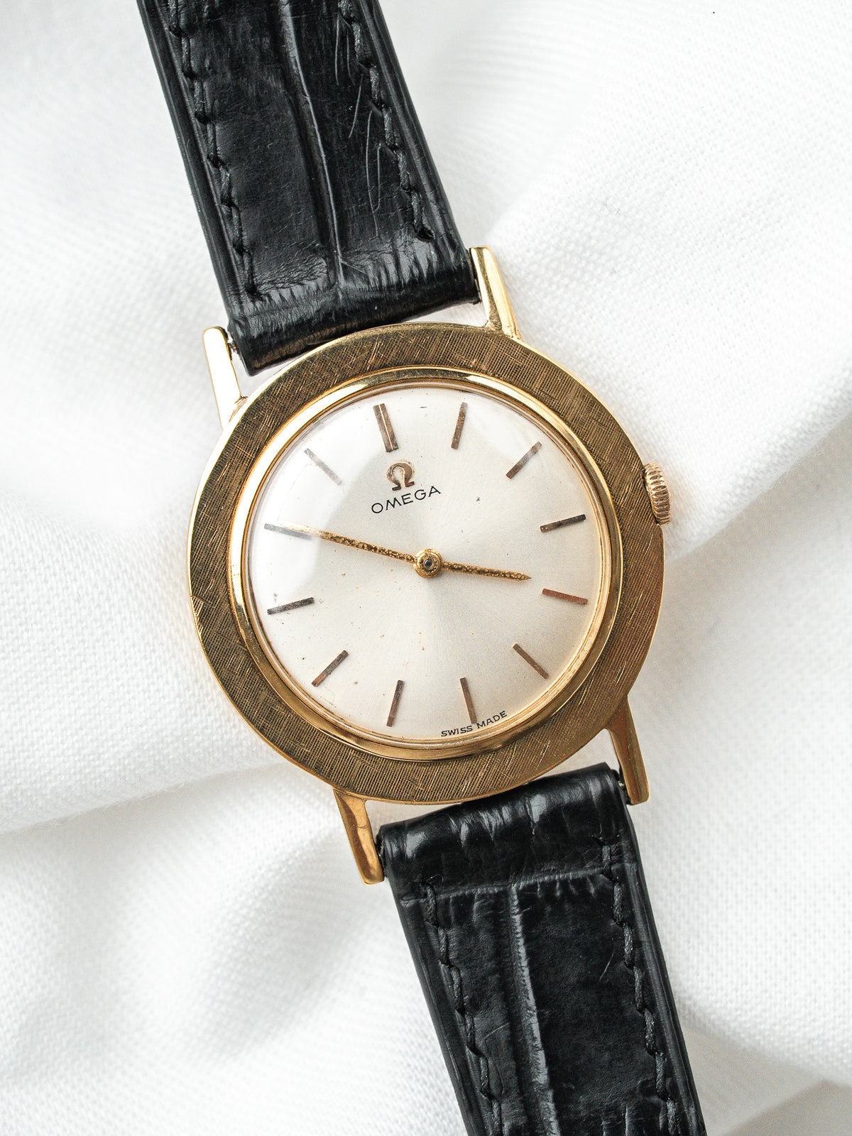 Bracelet cuir de crocodile noir - Montre Omega 111.003 Plaqué Or Vintage - Atelier Victor