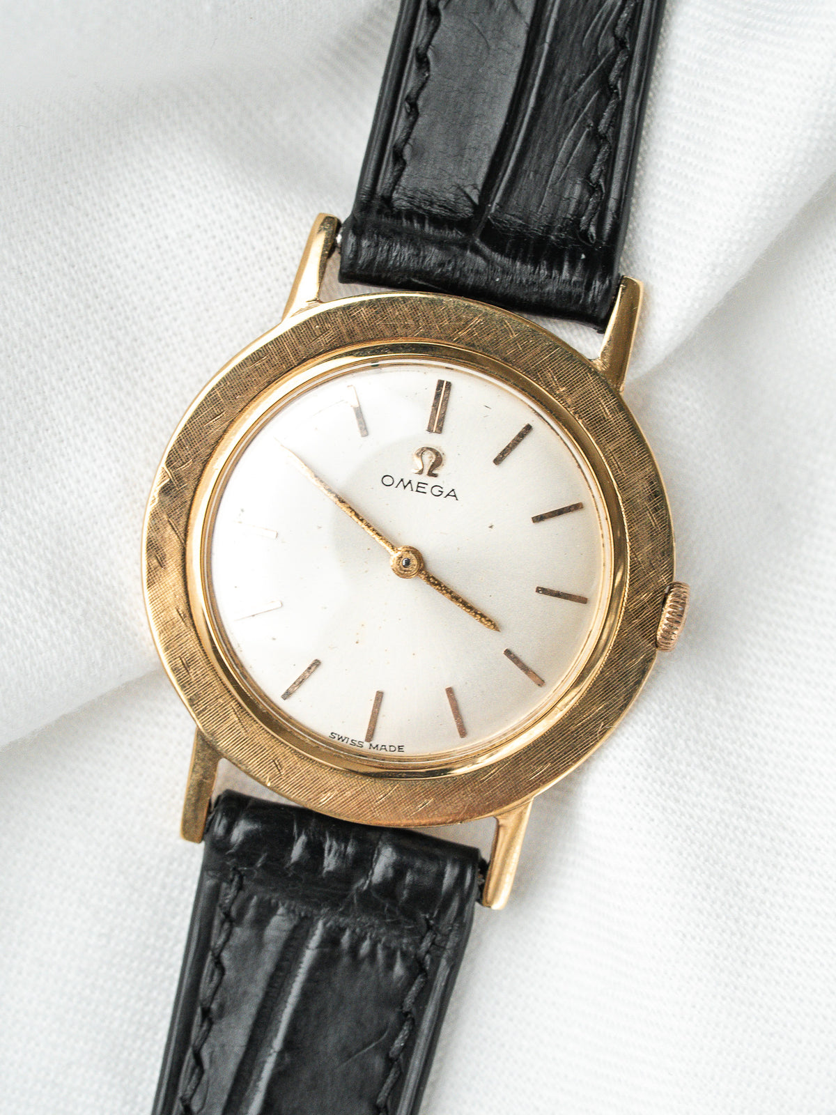 Signature Omega et mention Swiss Made - Montre Omega 111.003 Plaqué Or Vintage - Atelier Victor