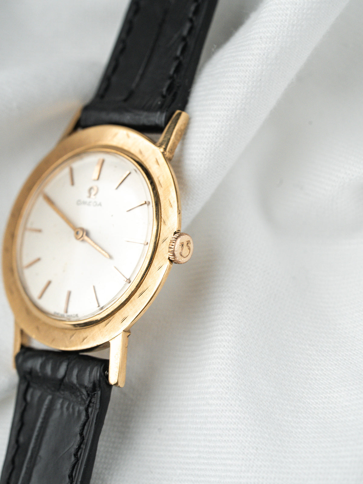 Profil du boîtier de 6,7mm - Montre Omega 111.003 Plaqué Or Vintage - Atelier Victor