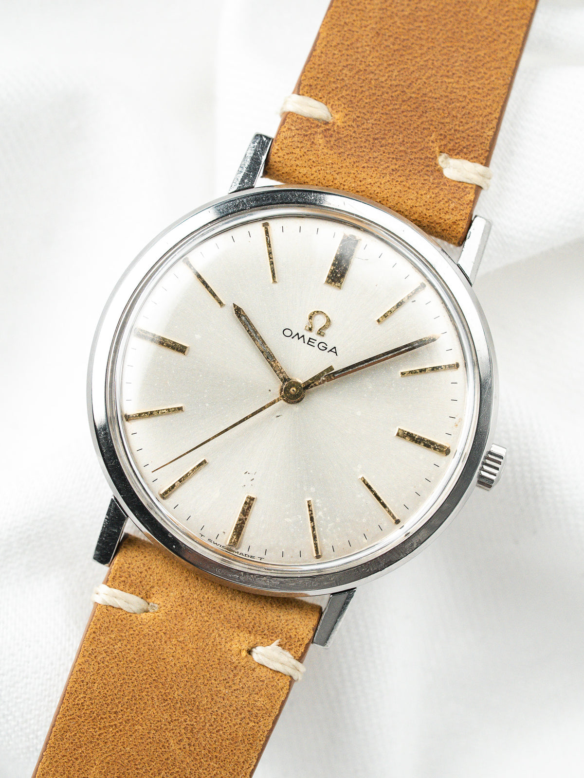 Correa de cuero camel y hebilla de ardillón - Reloj Omega 131.019 Acero 1964 - Atelier Victor