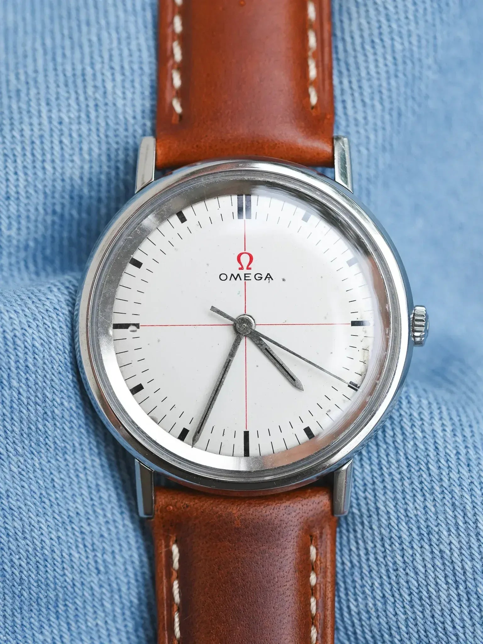 Montre Omega 131.019 Vintage - 34mm Acier "Red Crosshair" (1965) - Atelier Victor