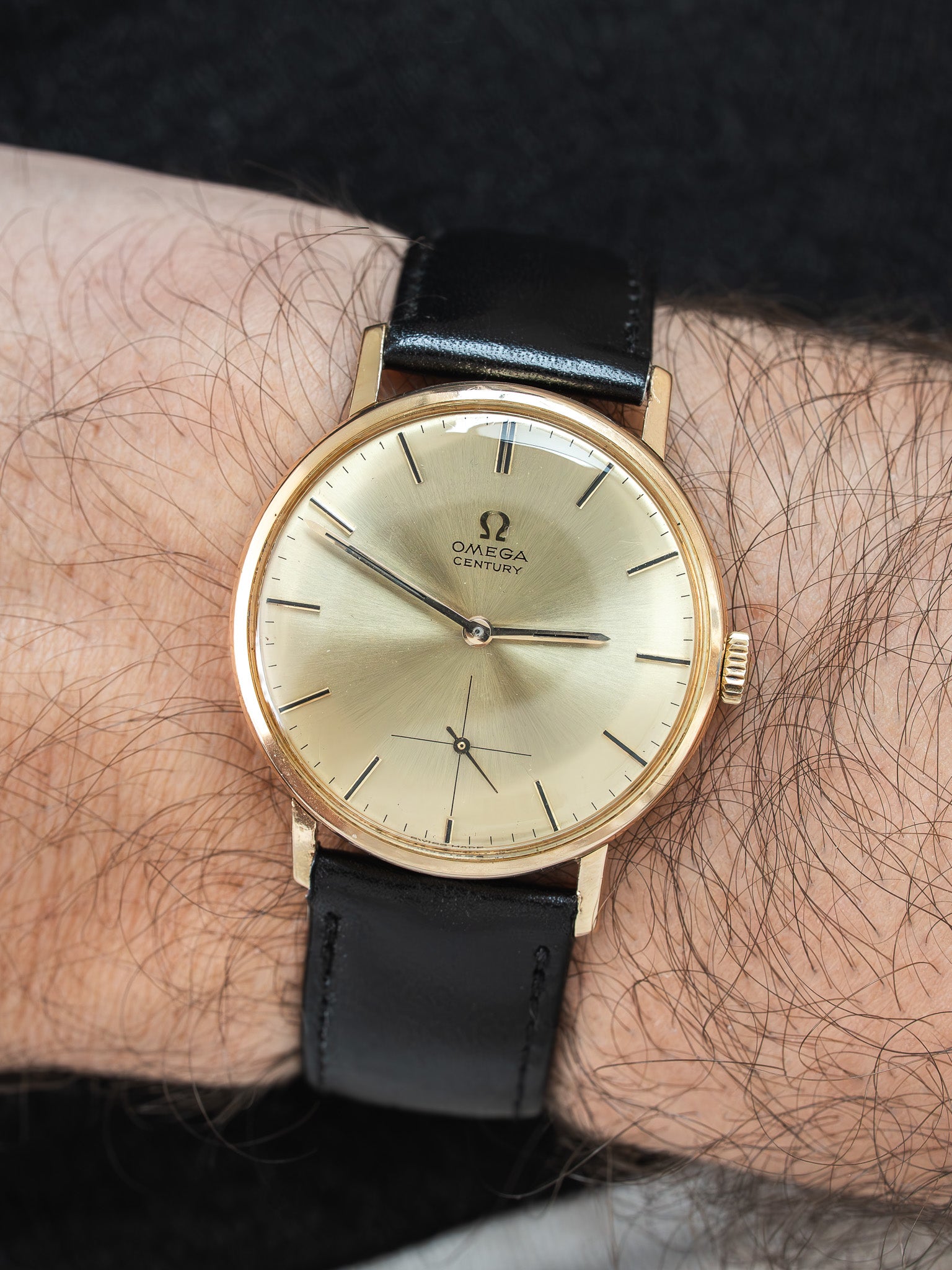 Montre Omega Century 121.014 Vintage - 33mm Or Jaune 18K (1964) - Atelier Victor