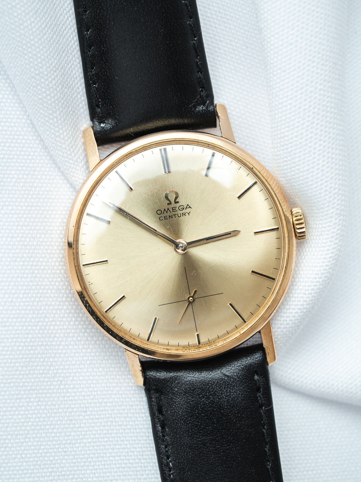 Montre Omega Century 121.014 Vintage - 33mm Or Jaune 18K (1964) - Atelier Victor