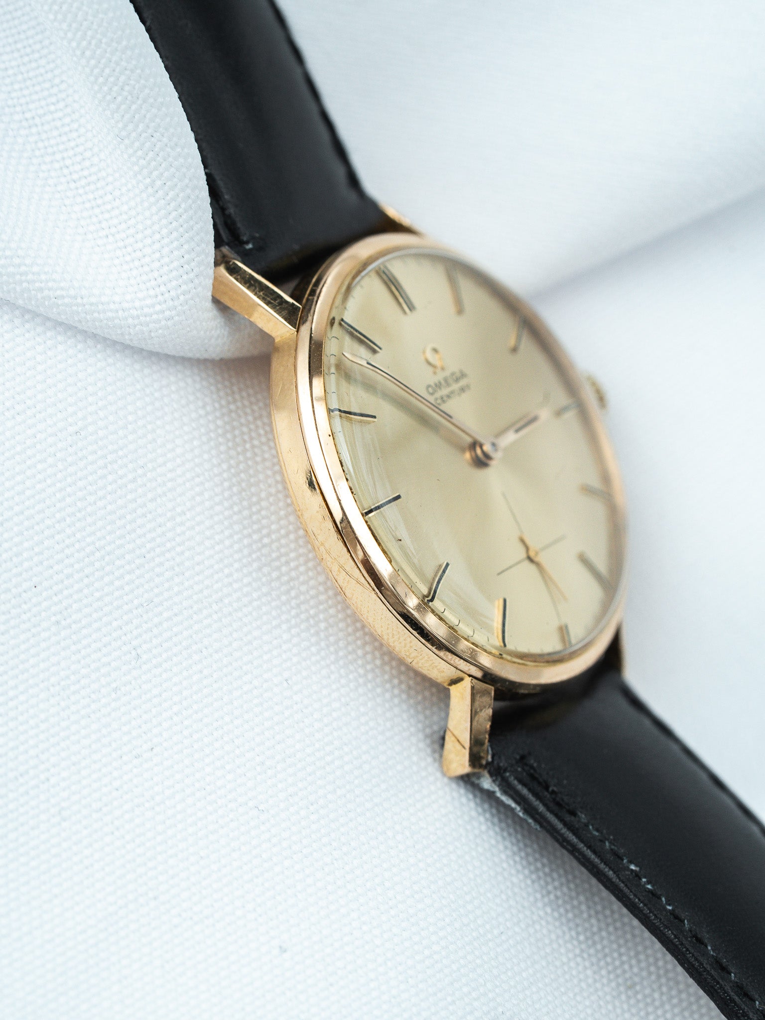 Montre Omega Century 121.014 Vintage - 33mm Or Jaune 18K (1964) - Atelier Victor