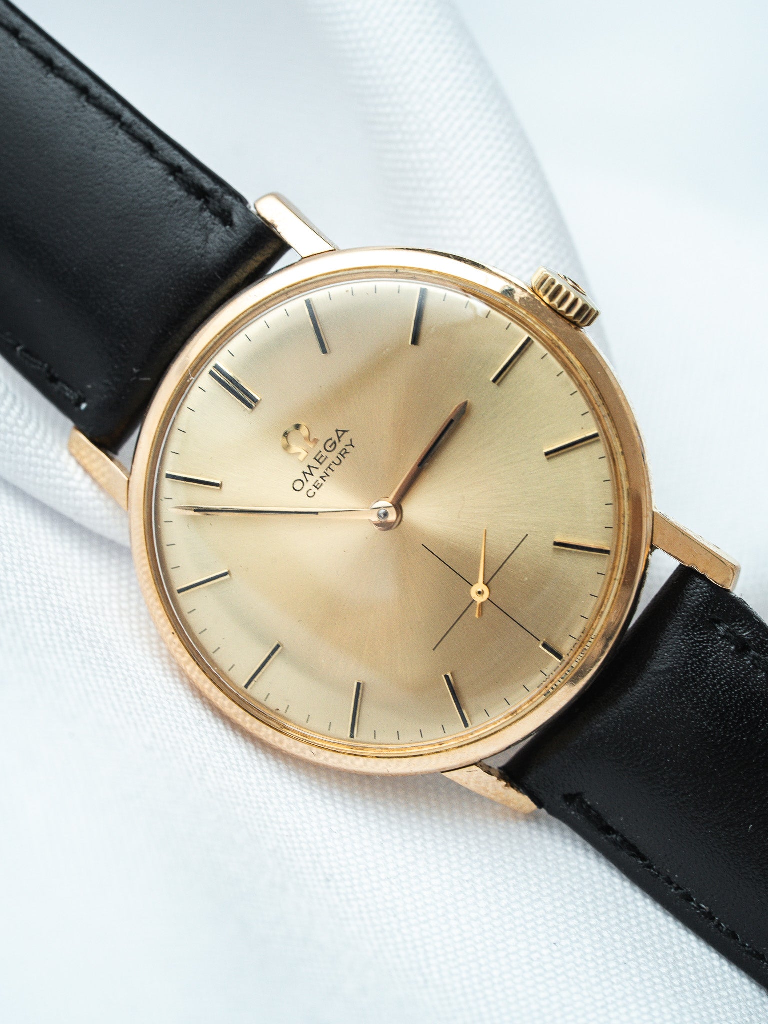 Montre Omega Century 121.014 Vintage - 33mm Or Jaune 18K (1964) - Atelier Victor