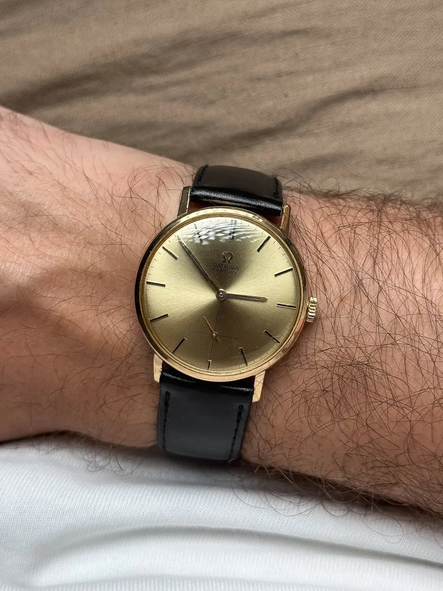 Montre Omega Century 121.014 Vintage - 33mm Or Jaune 18K (1964) - Atelier Victor