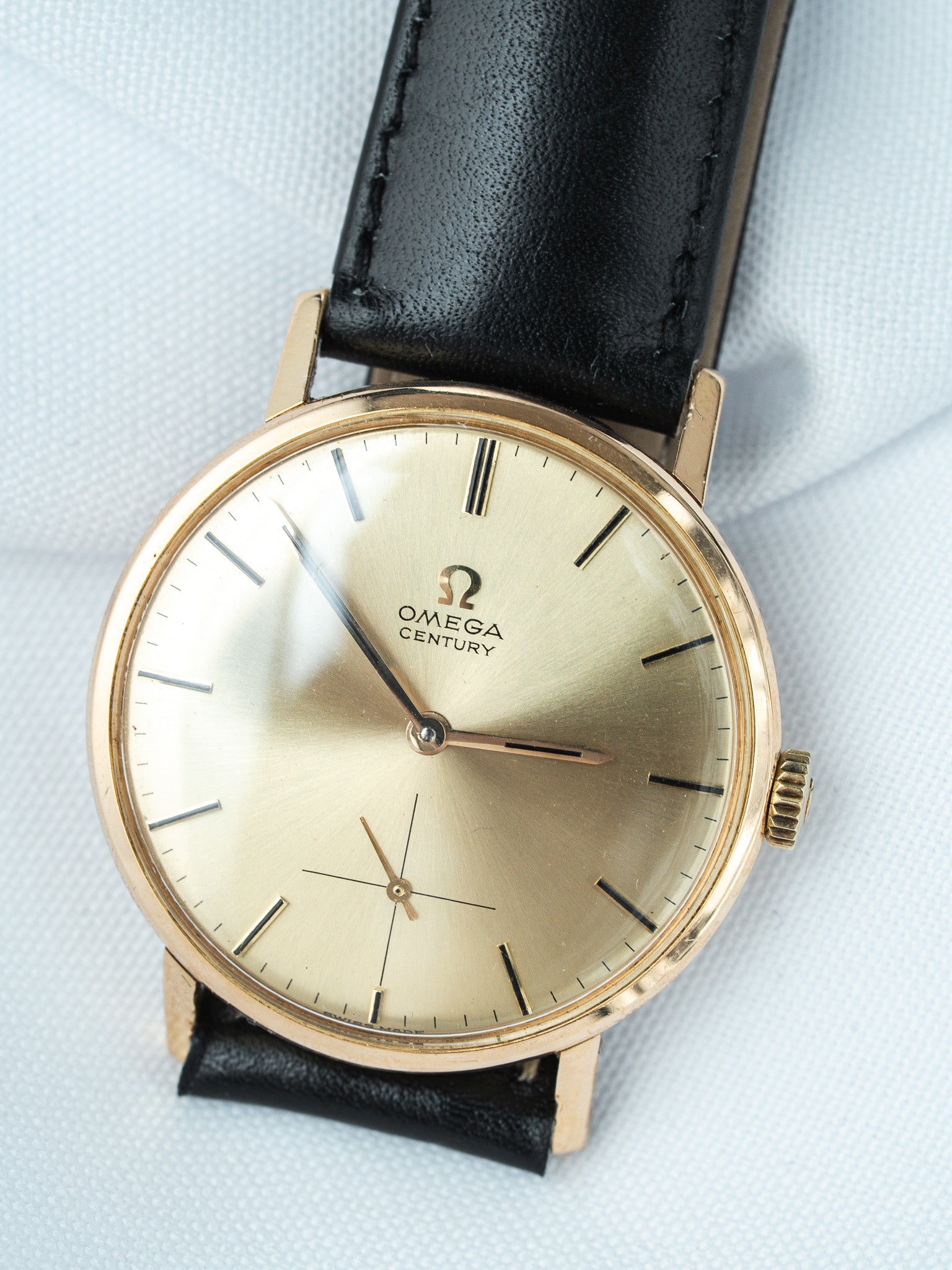Montre Omega Century 121.014 Vintage - 33mm Or Jaune 18K (1964) - Atelier Victor