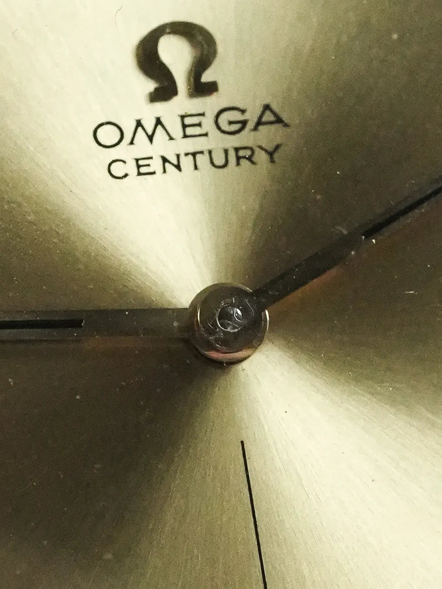 Montre Omega Century 121.014 Vintage - 33mm Or Jaune 18K (1964) - Atelier Victor