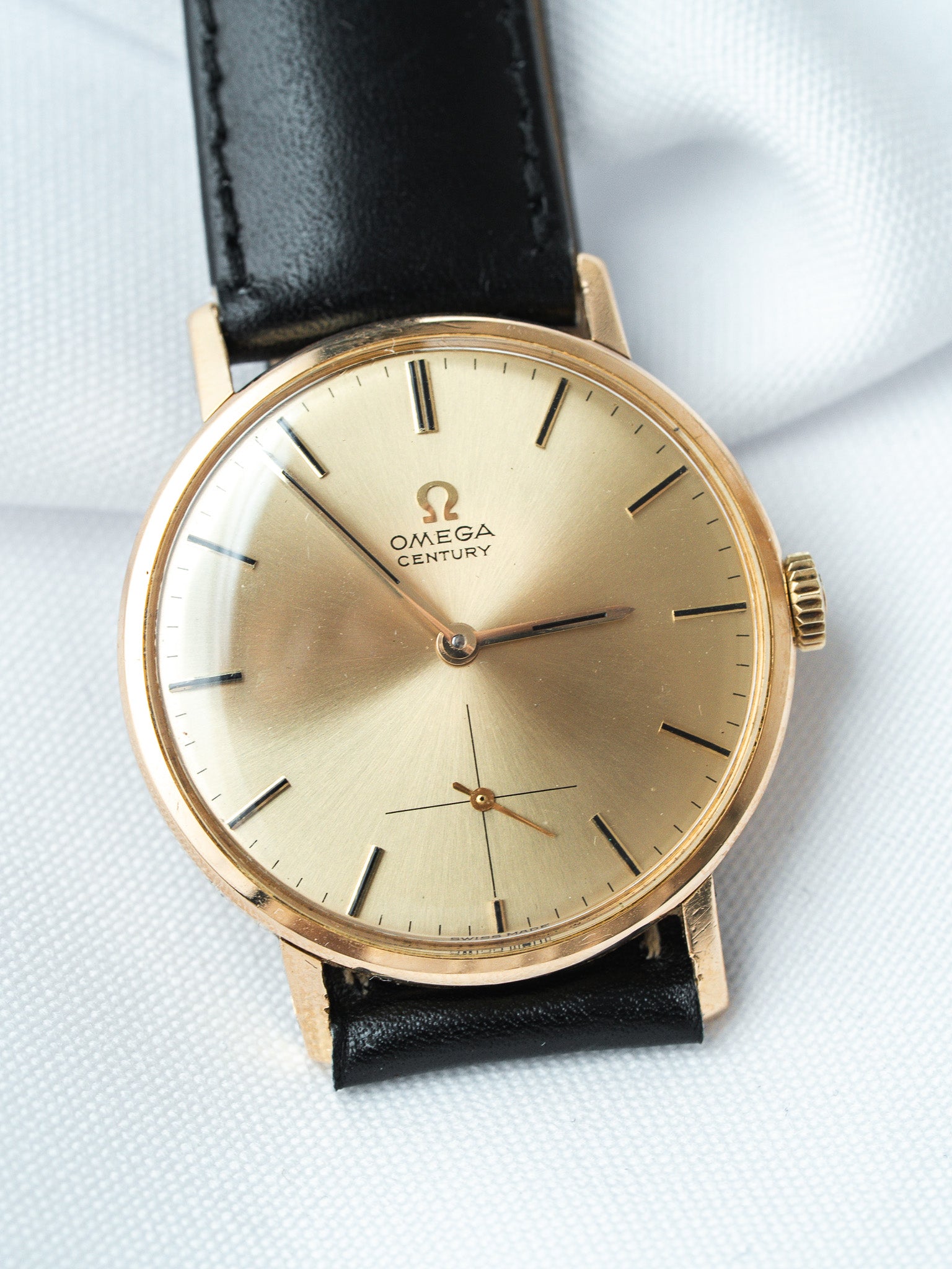 Montre Omega Century 121.014 Vintage - 33mm Or Jaune 18K (1964) - Atelier Victor