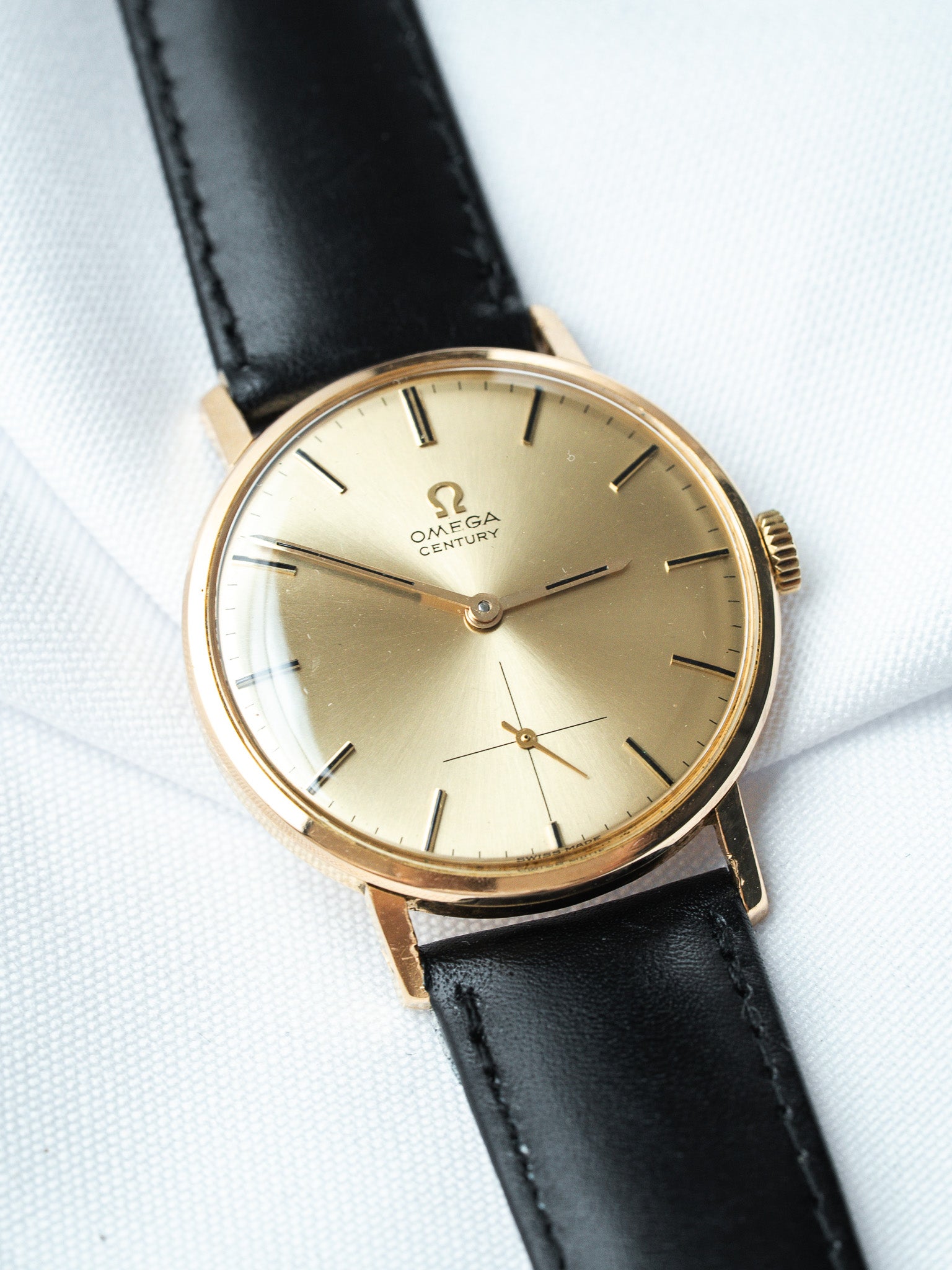 Montre Omega Century 121.014 Vintage - 33mm Or Jaune 18K (1964) - Atelier Victor