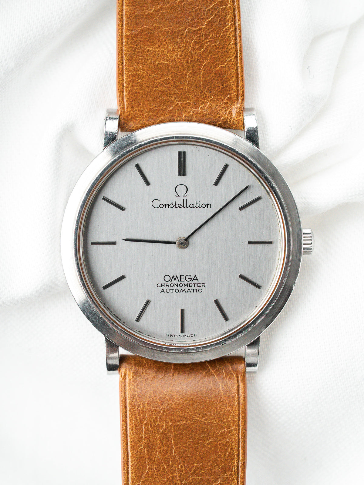 Cadran argenté brossé et index bâtons appliqués - Montre Omega Constellation 157.0001 Vintage - Atelier Victor