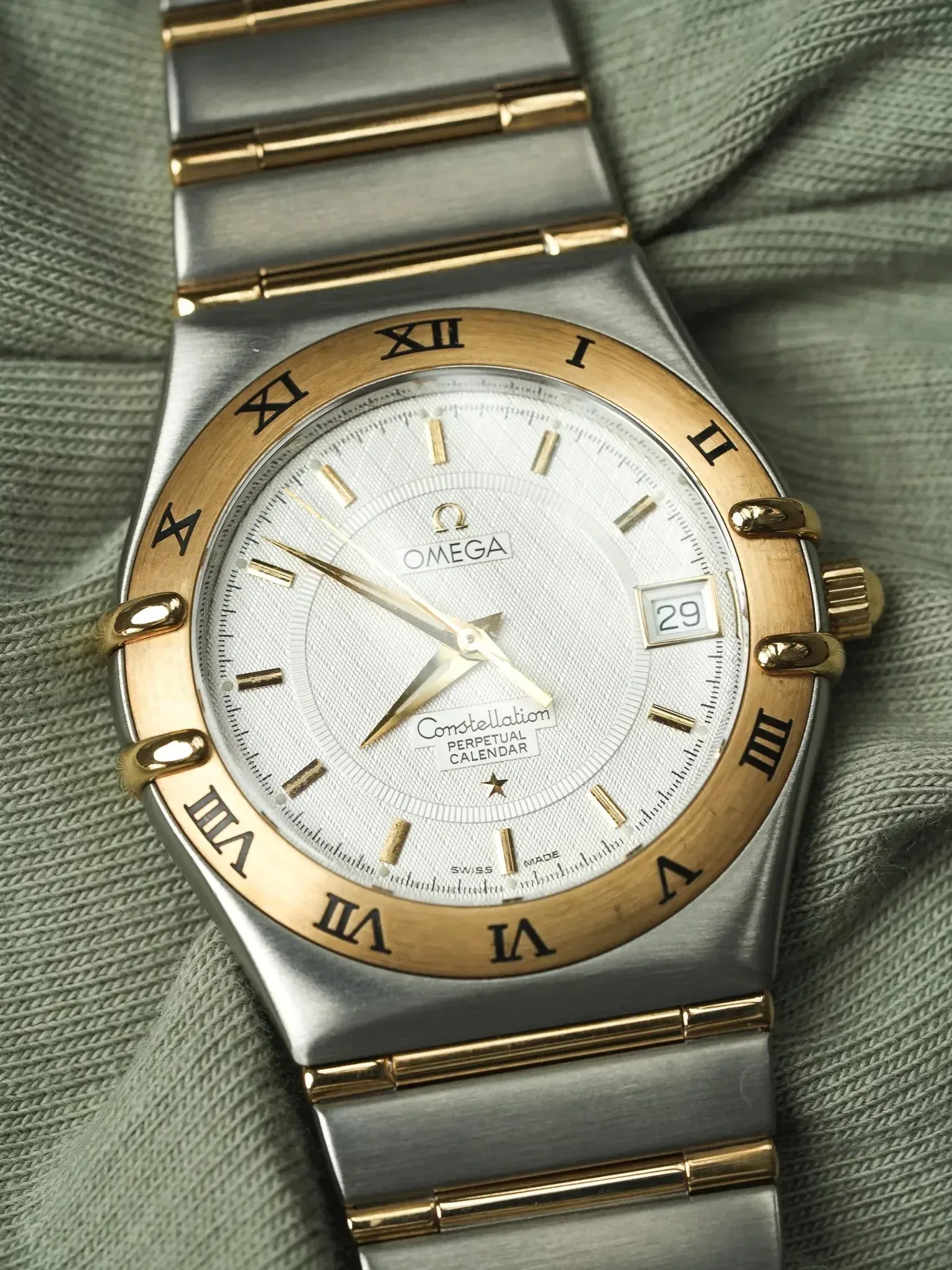 Omega - Constellation Manhattan Acier Or 18k Calendrier Perpétuel - 1990s - Atelier Victor