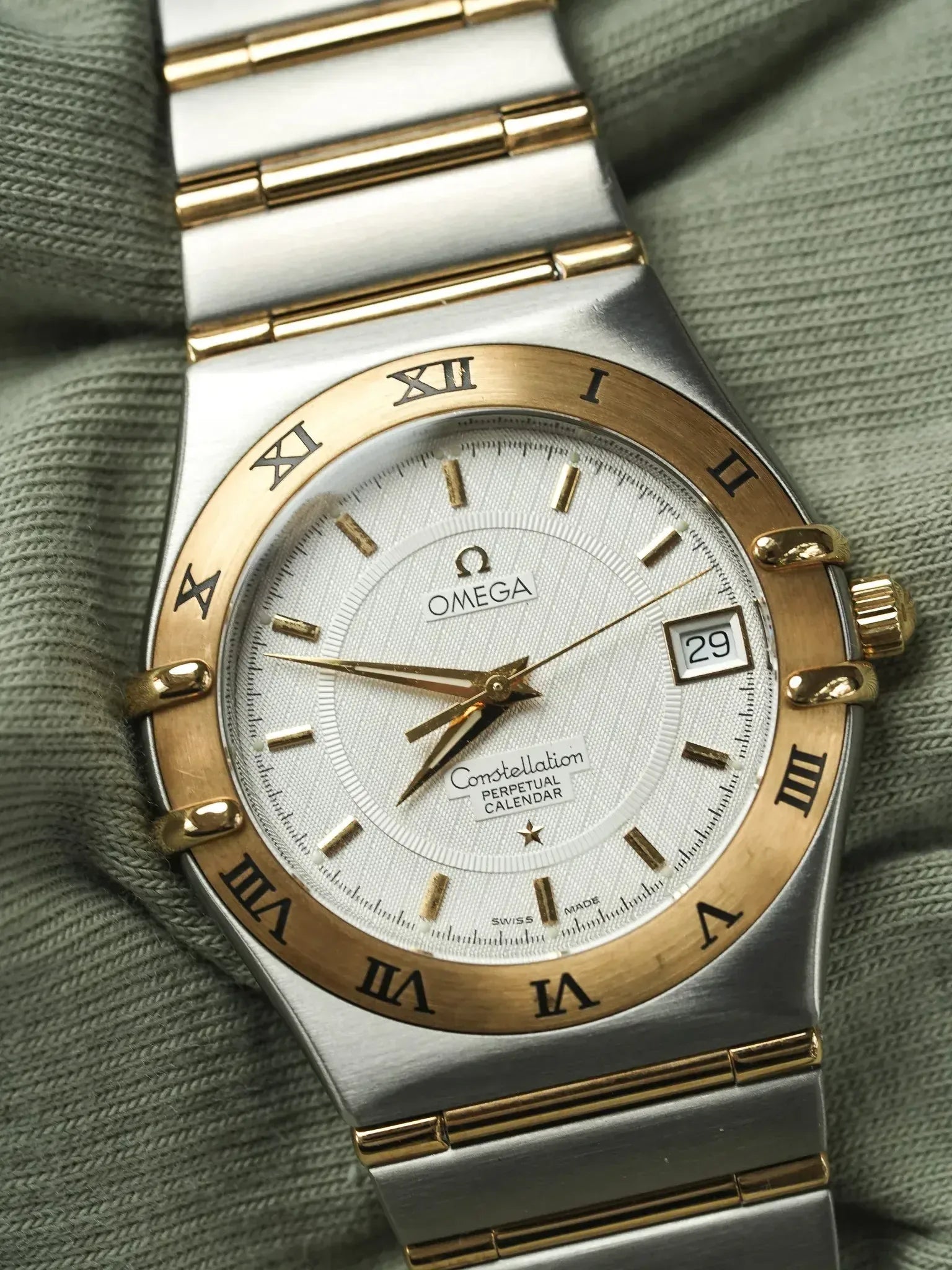 Omega - Constellation Manhattan Acier Or 18k Calendrier Perpétuel - 1990s - Atelier Victor