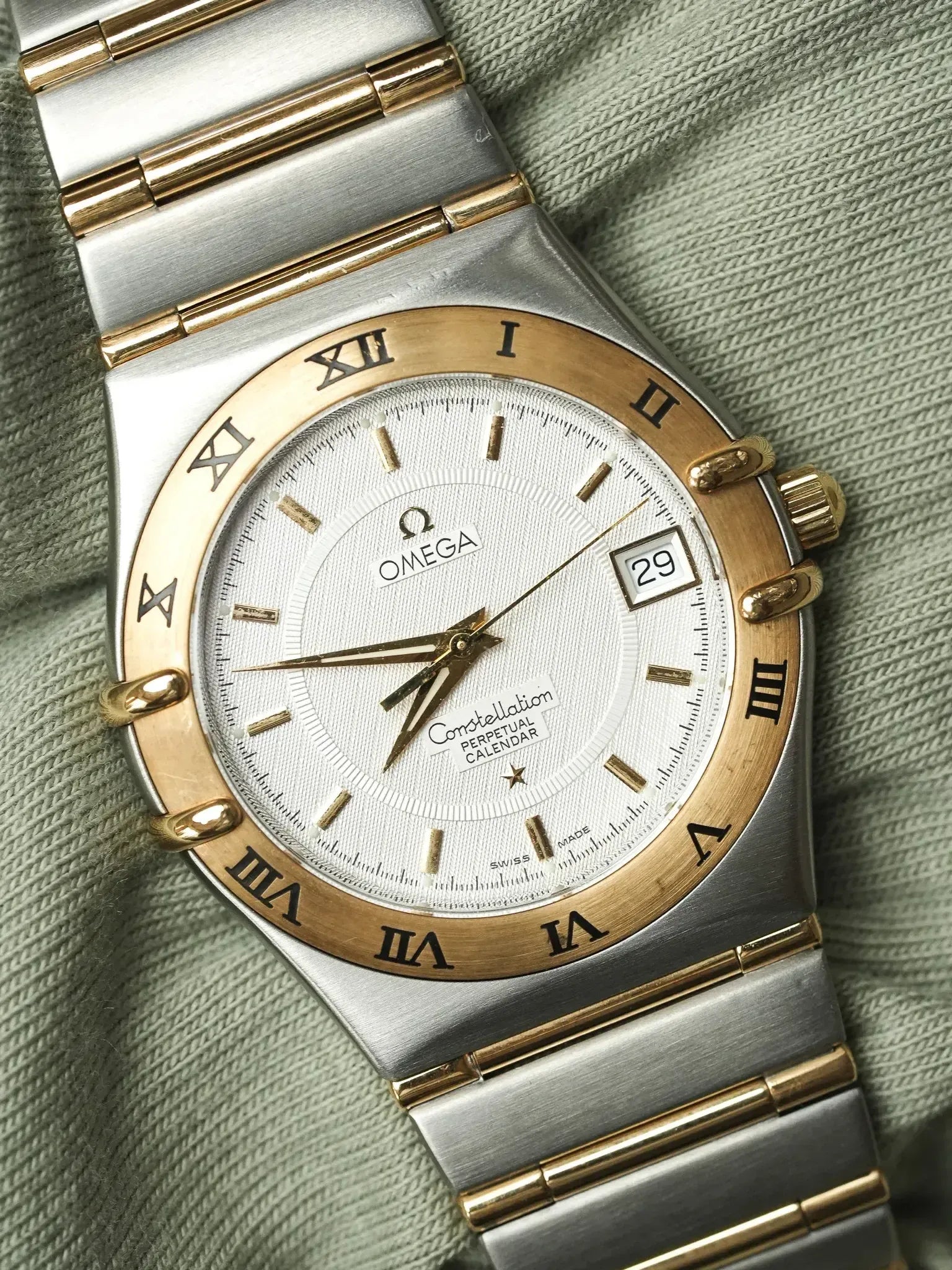 Omega - Constellation Manhattan Acier Or 18k Calendrier Perpétuel - 1990s - Atelier Victor