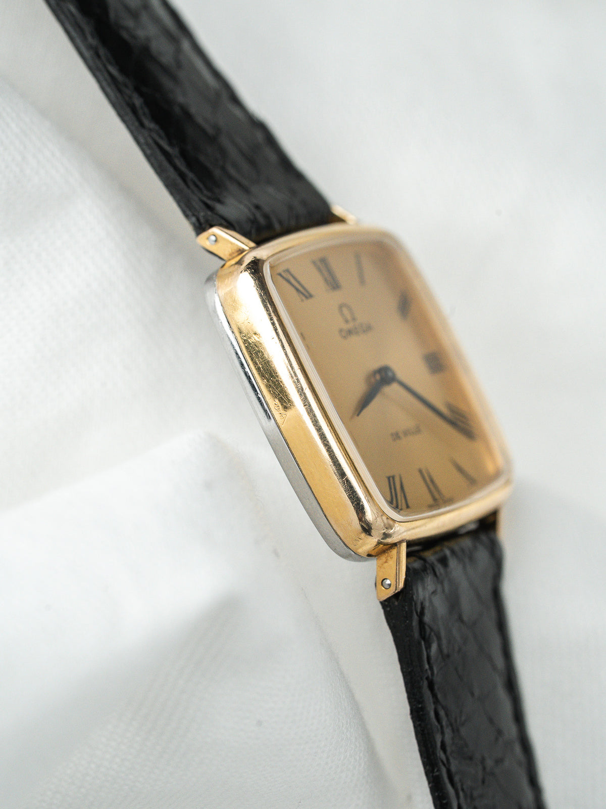 Chiffre IIII à quatre heures sur le cadran - Montre Omega De Ville 511.415 Vintage - Atelier Victor